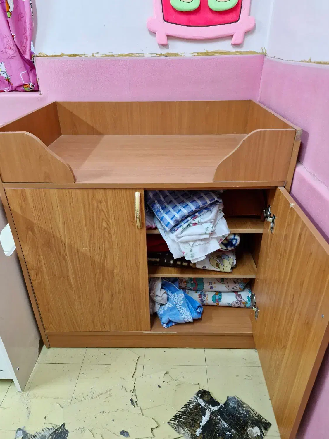 تخت تعویض کودک|تخت و صندلی بچه|اهواز, گلستان|دیوار