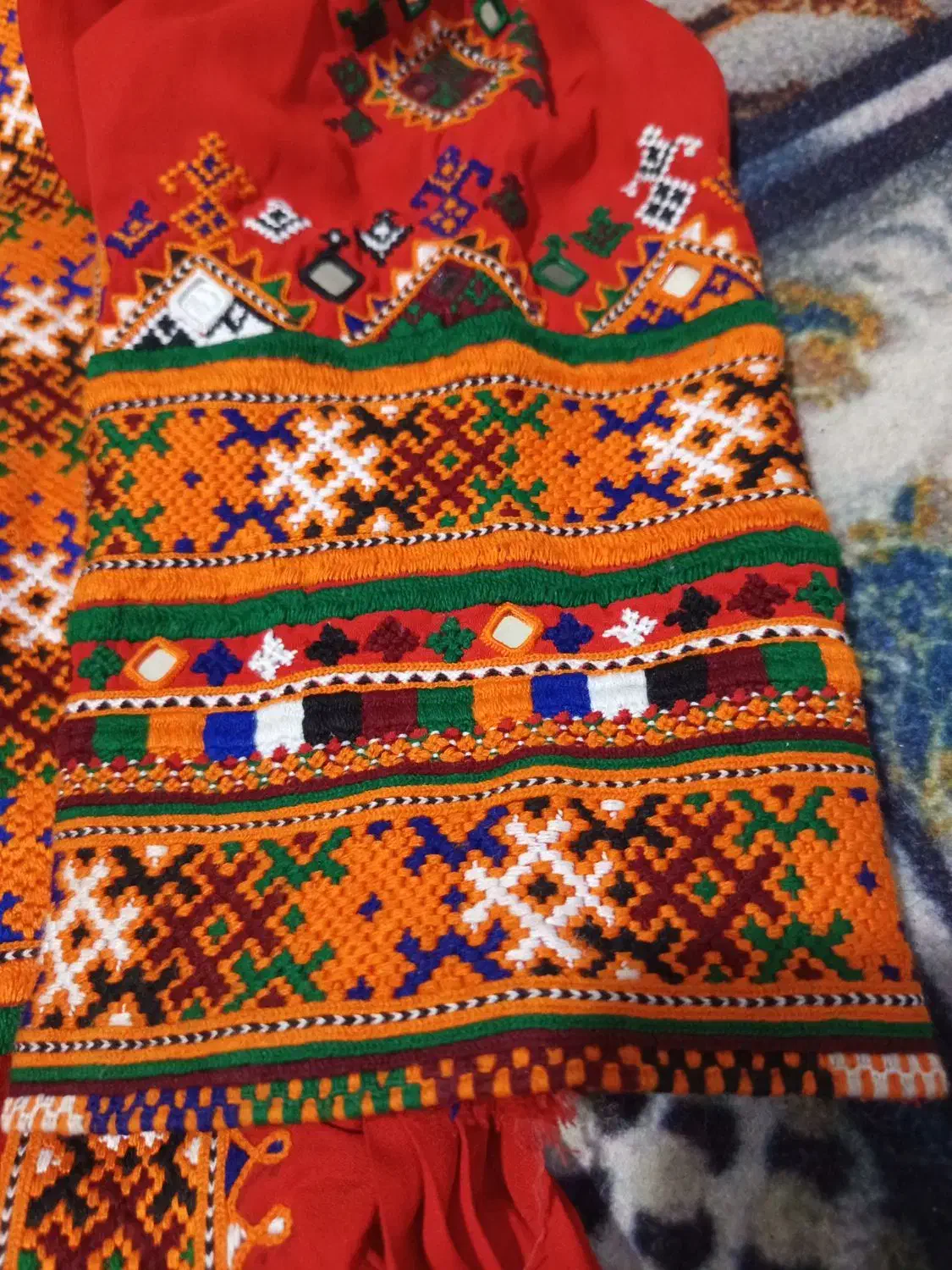 دوچگرم|لباس|ایرانشهر, |دیوار