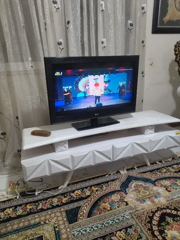 تلویزیون|تلویزیون و پروژکتور|صدرا-فارس, فاز ۱|دیوار