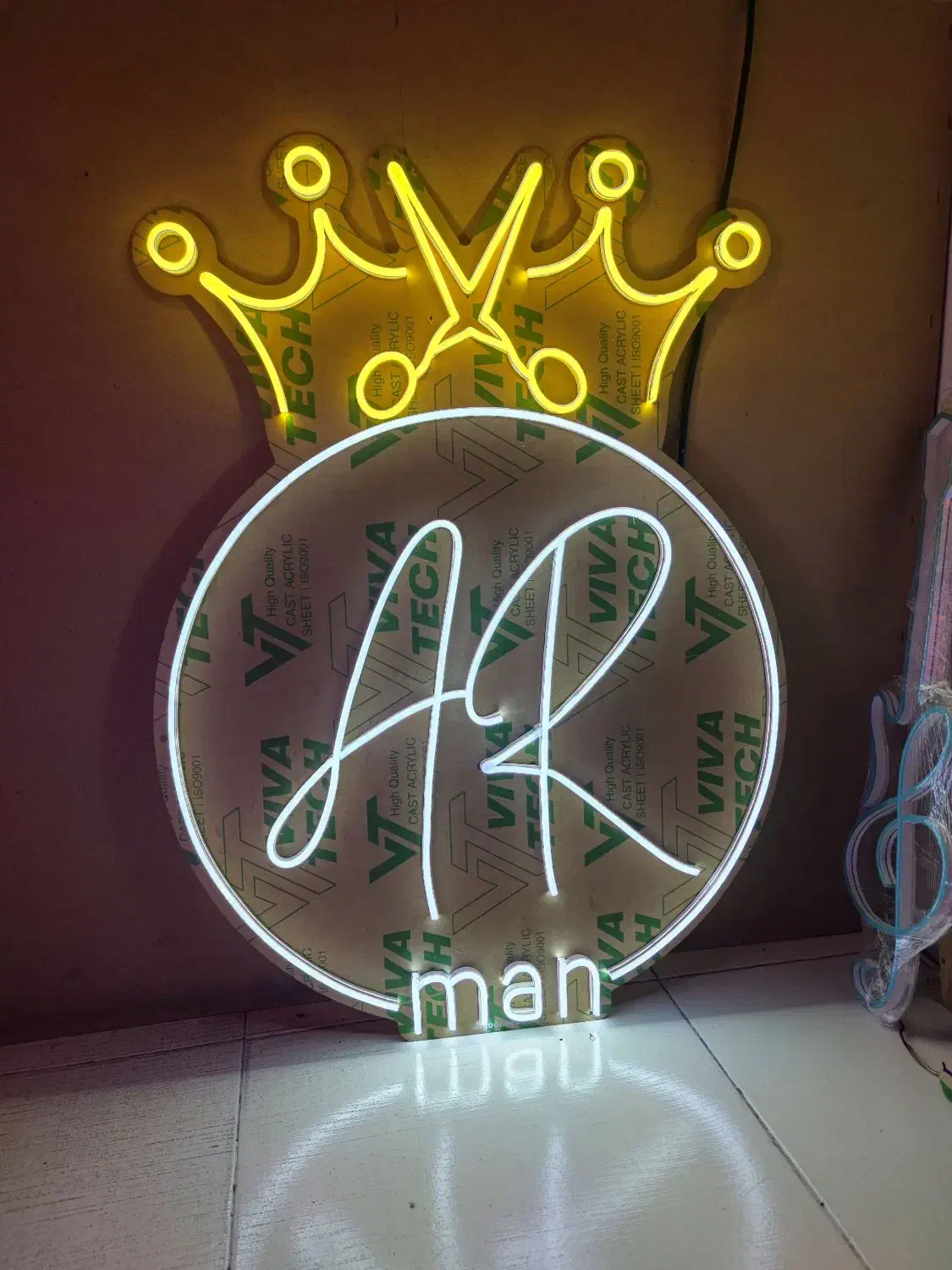 نئون آرتی نو (تخصصی ترین مرکز ساخت تابلو نئون)|ریسه و چراغ تزئینی|رشت, تازه آباد|دیوار