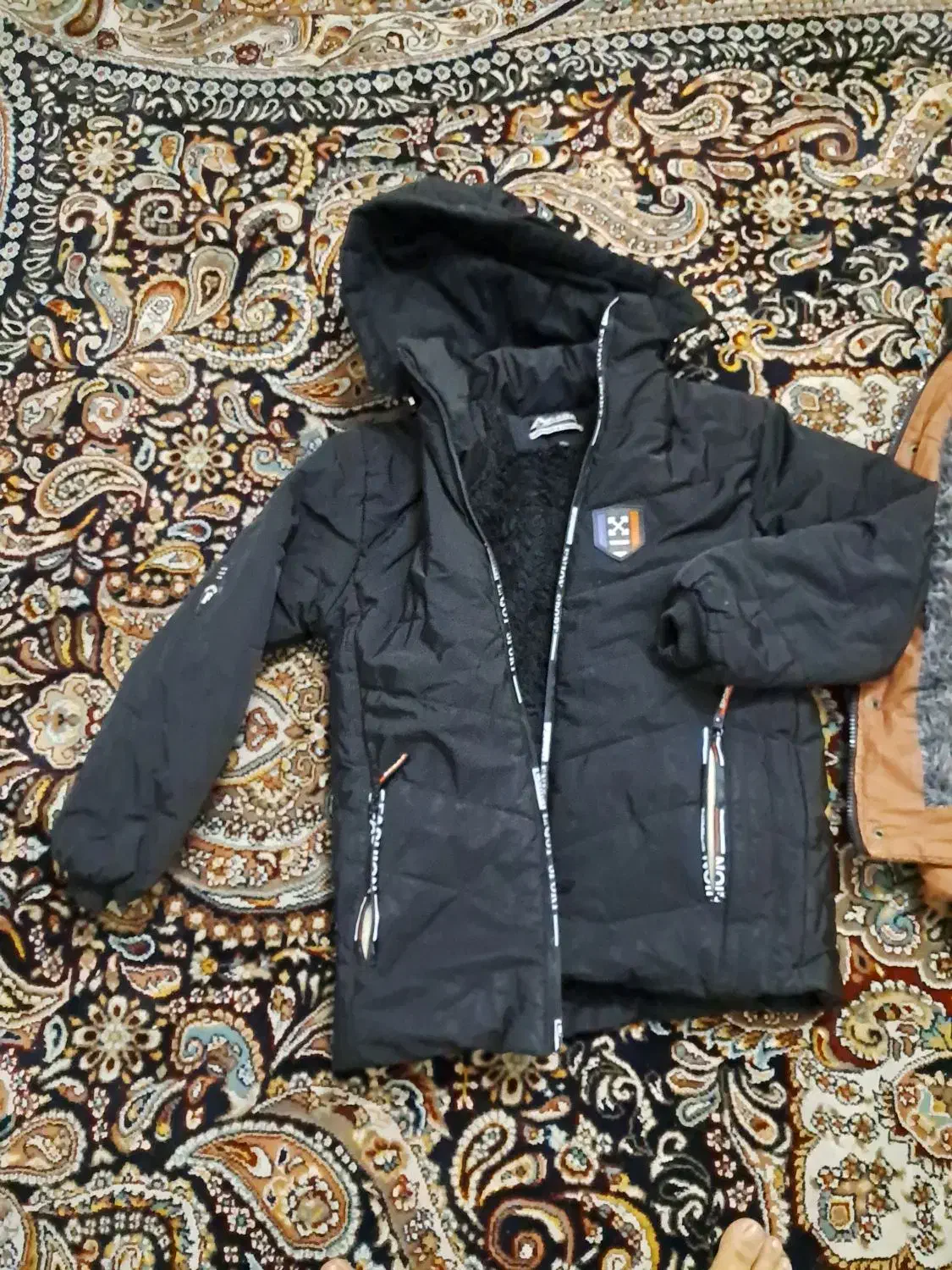 کاپیشن 13و14ساله|لباس|مشهد, کوشش|دیوار