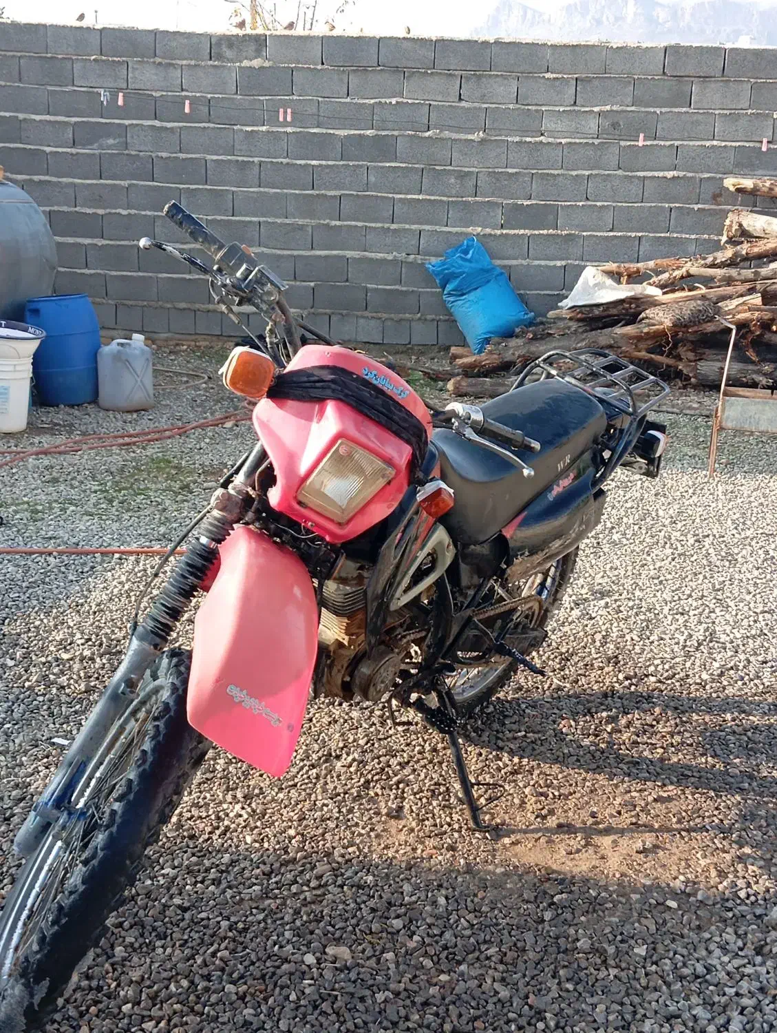 برای تو حضیات زنگ بزنید|موتورسیکلت|مرودشت, نقش رستم|دیوار