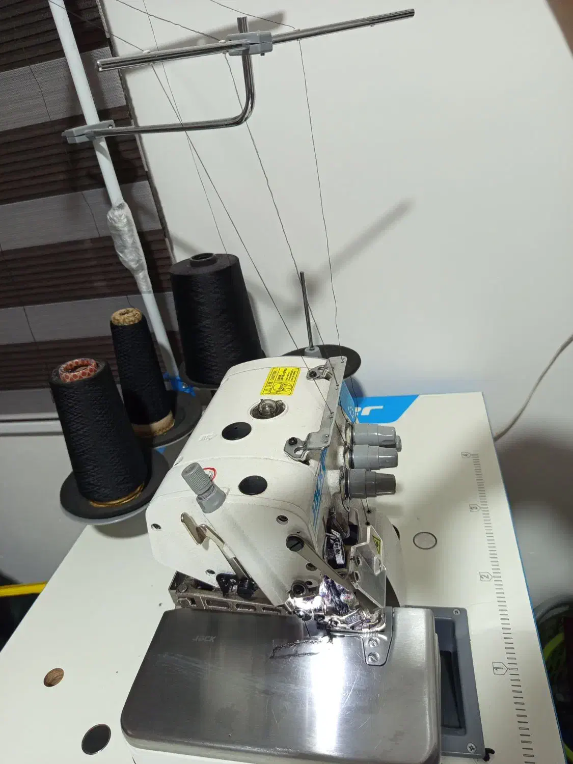 سر دوز چهار نخ جک مدل E3|چرخ خیاطی و ریسندگی|پاسارگاد, |دیوار