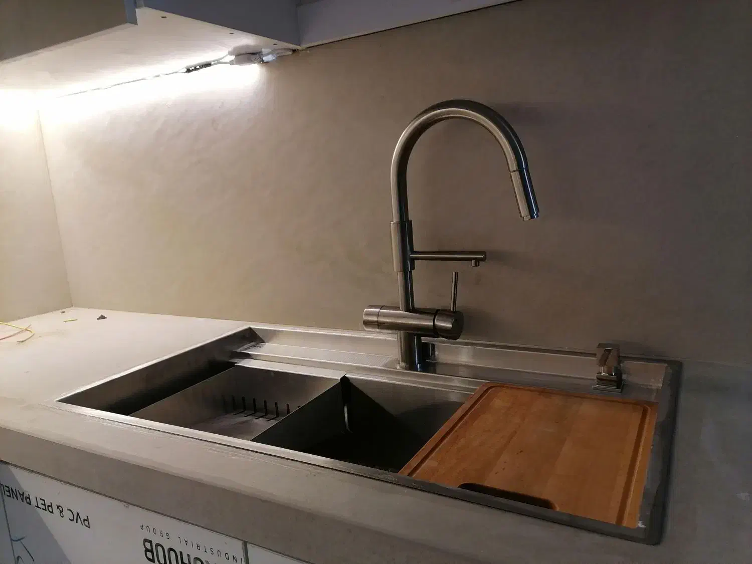 نصب تعمیر کولر یخچال تاسیسات پمپ و شیرآلات ساختمان|خدمات پیشه و مهارت|کیش, |دیوار