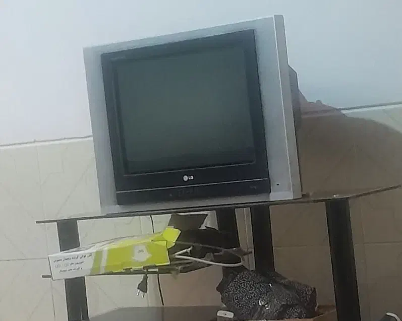 تی وی ومیز باهم|تلویزیون و پروژکتور|شیراز, میانرود|دیوار