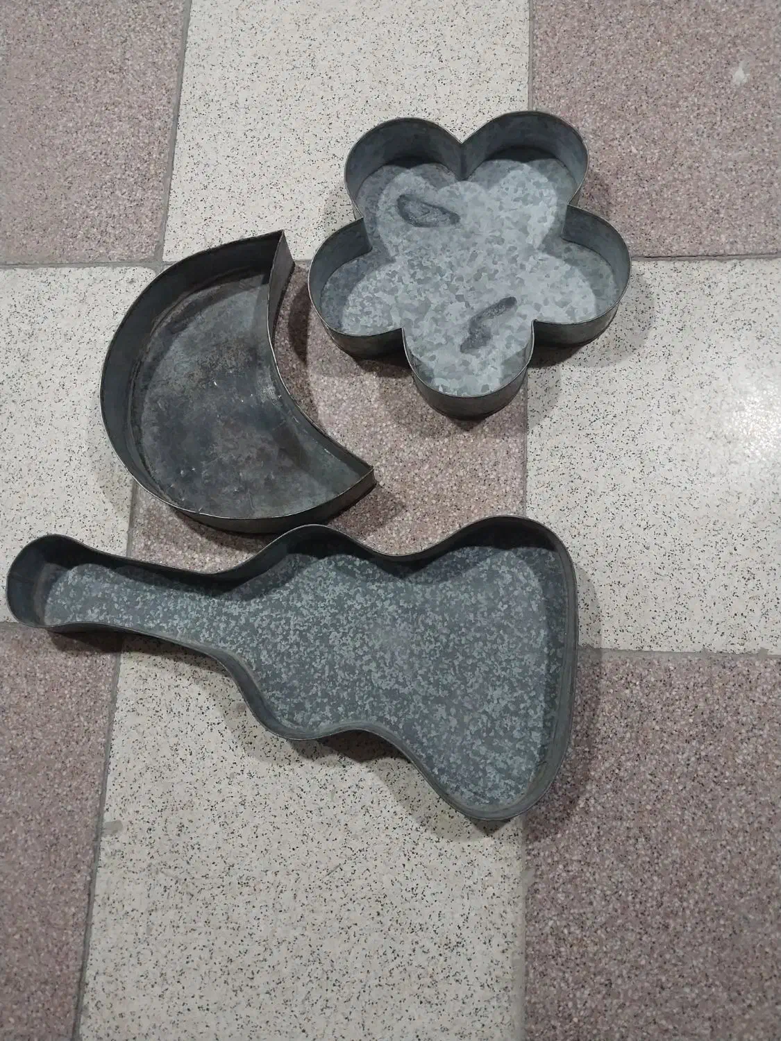 قالب کیک قدیمی|ظروف پختوپز|اصفهان, ارغوانیه|دیوار