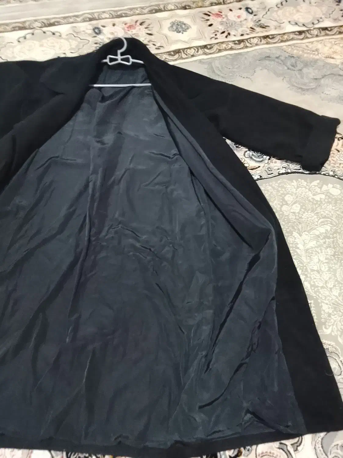 پالتو و کاپشن و‌هودی|لباس|قم, چهل درخت‎|دیوار