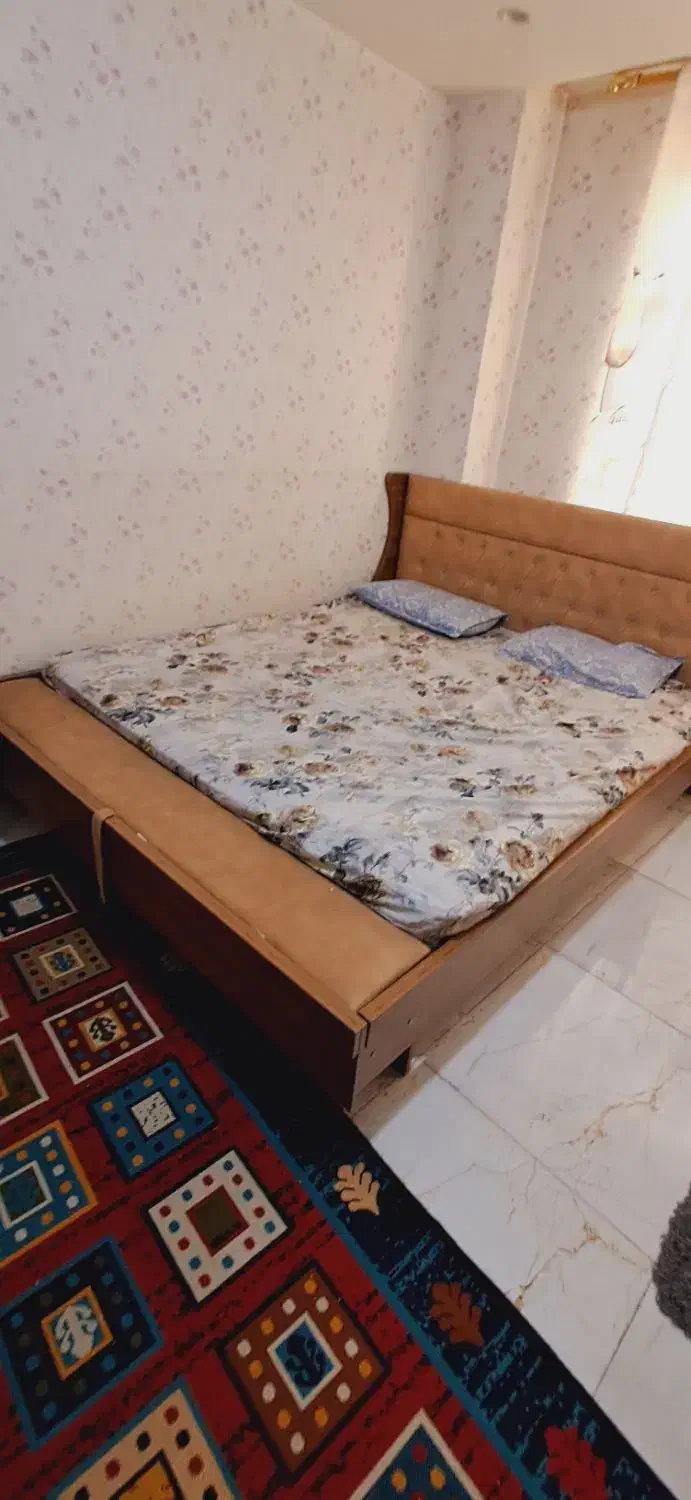 تخت دو نفره عرض 180 همراه باتشک|تخت و سرویس خواب|قرچک, زیبا شهر|دیوار