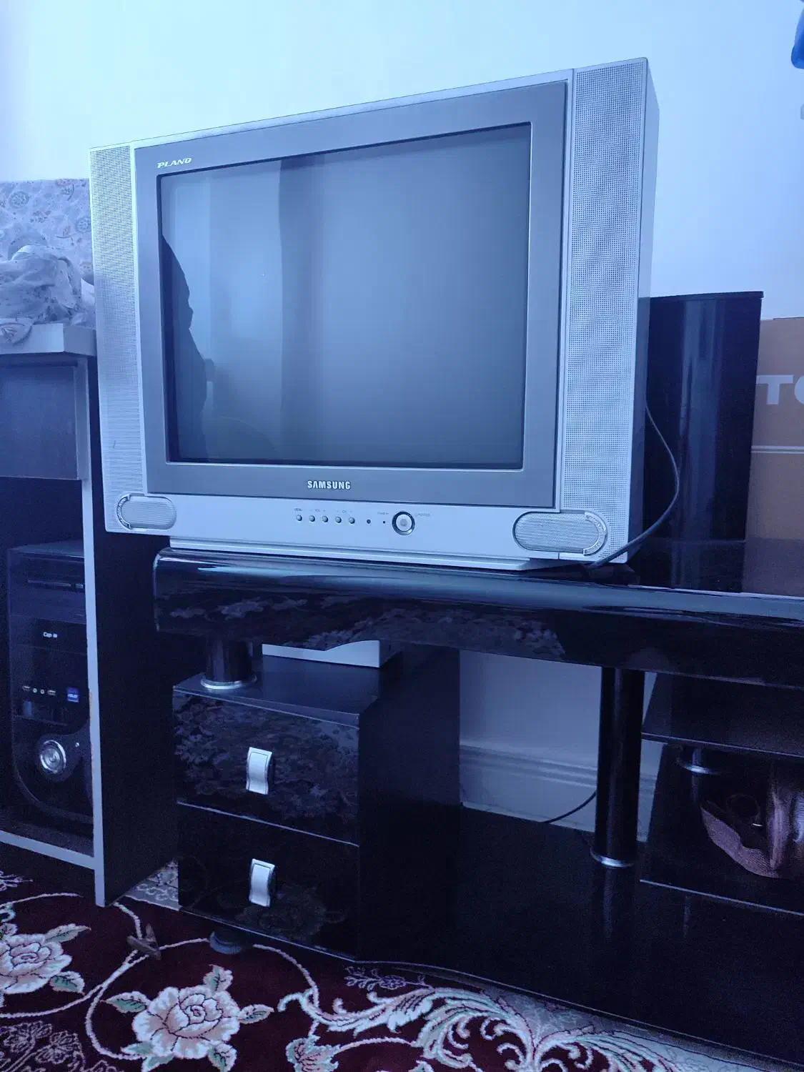 تلویزیون ۲۱اینچ سامسونگ به همراه میز تلویزیون|تلویزیون و پروژکتور|قدس, شهر‌قدس|دیوار