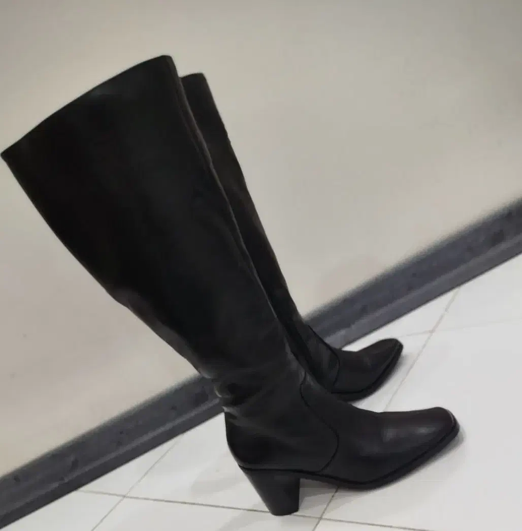 بوت زنانه چرم خارجی|کیف، کفش، کمربند|اندیشه, اندیشه فاز ۱|دیوار