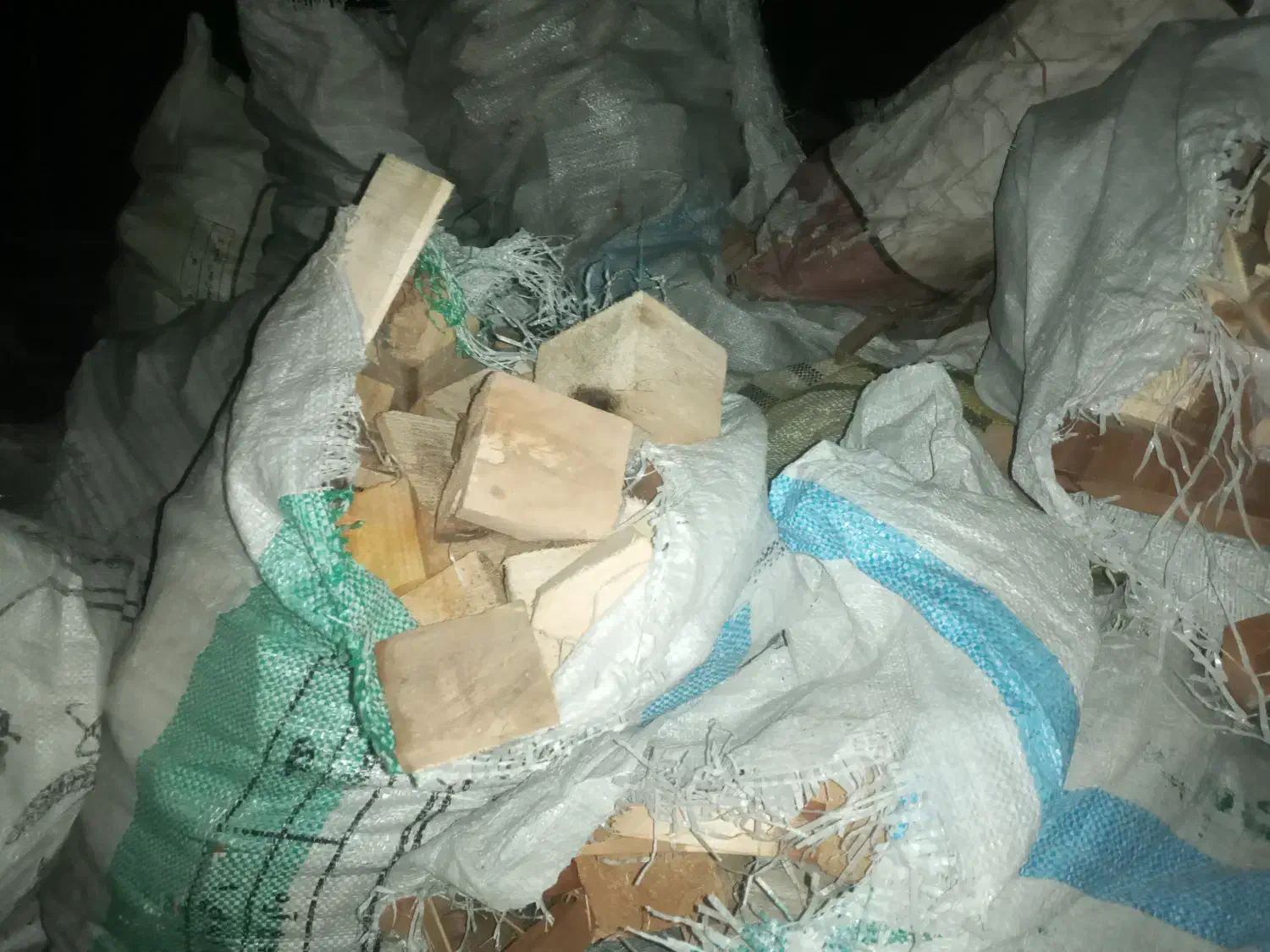 چوب زغالی|خدمات باغبانی و درختکاری|قزوین, |دیوار