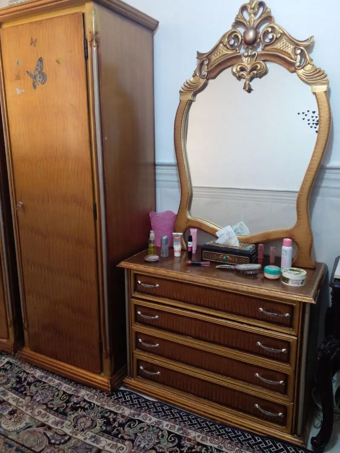 دوعدد کمد چوب گردو ومیز آریش به فورش میرسد|جاکفشی، کمد، دراور|قم, شهرک مهدیه (مدرس)|دیوار