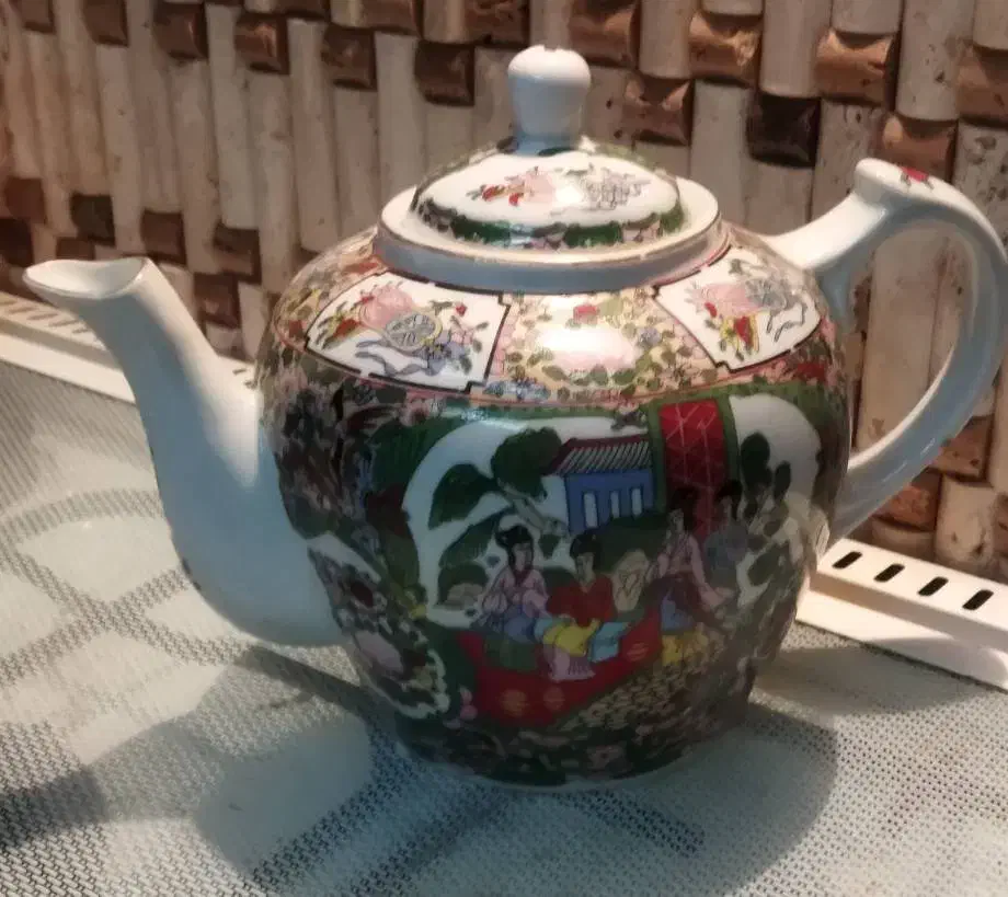 قوری بزرگ چینی|قوری، کتری، قهوه‌ساز دستی|اردبیل, |دیوار