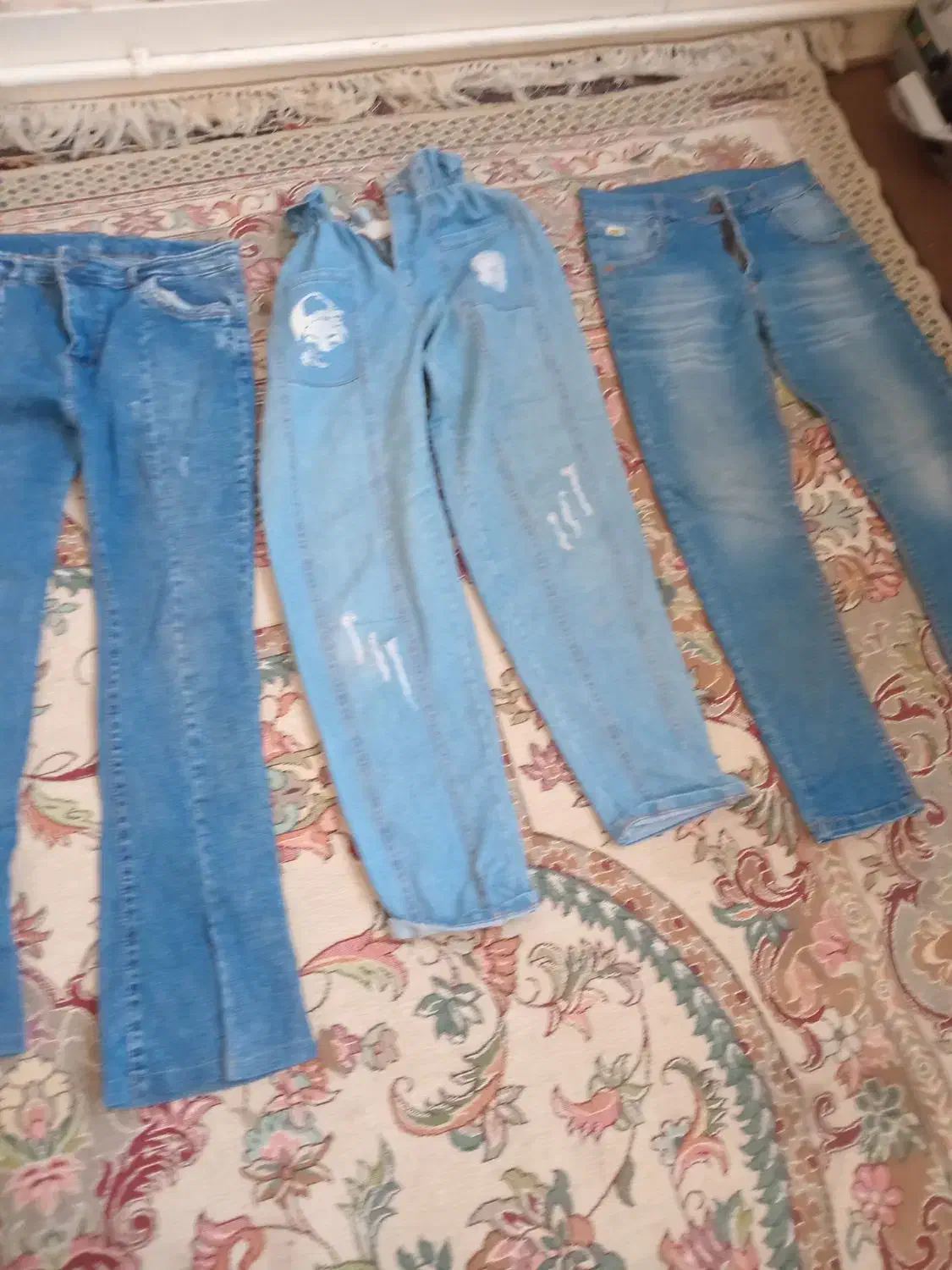 پالتومانتوشلوار|لباس|رباط‌کریم, رباط‌کریم|دیوار