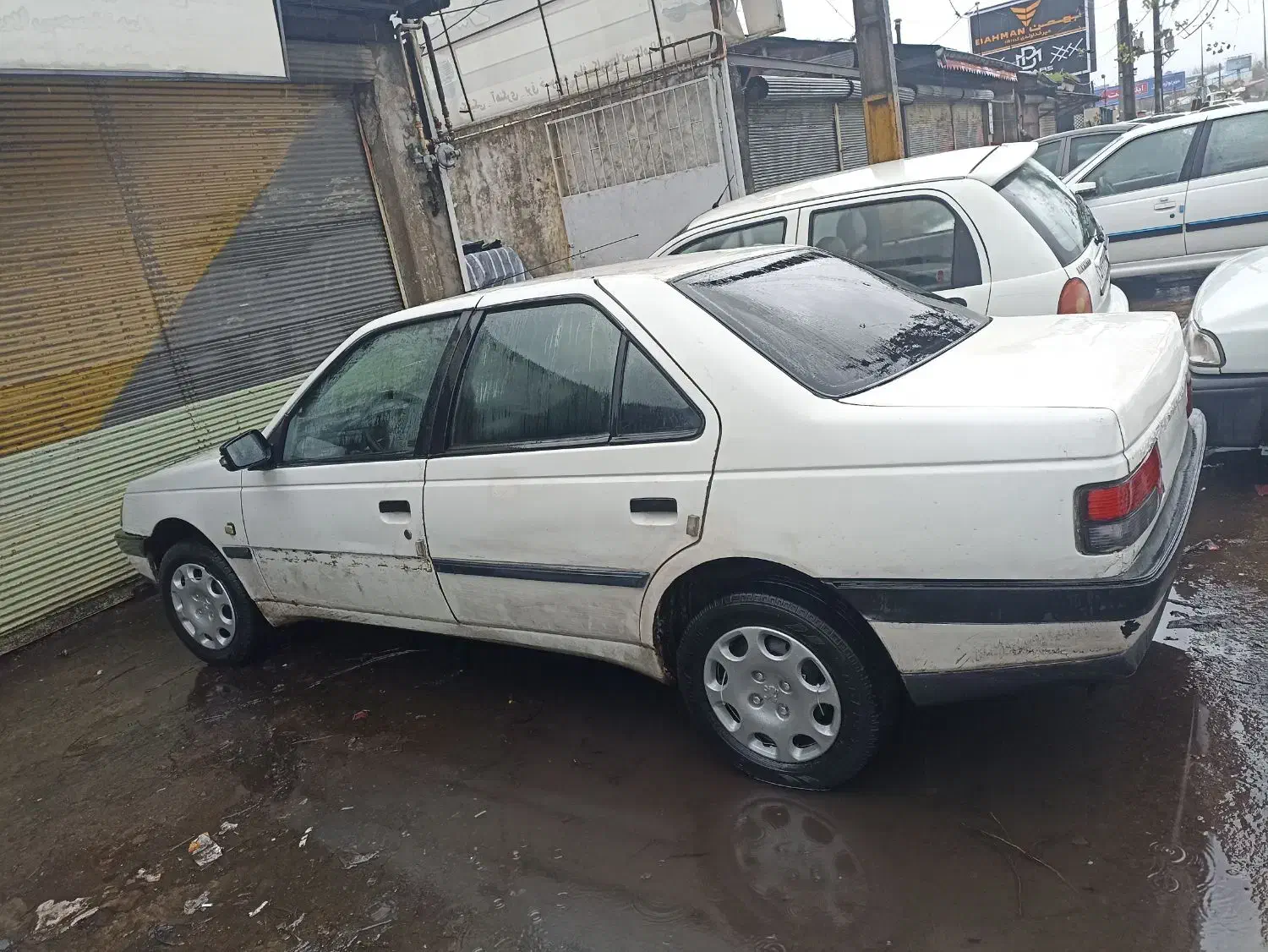 اردی مدل 83 سفید ماشین کمی کاردار است|خودرو سواری و وانت|رشت, حومه رشت|دیوار