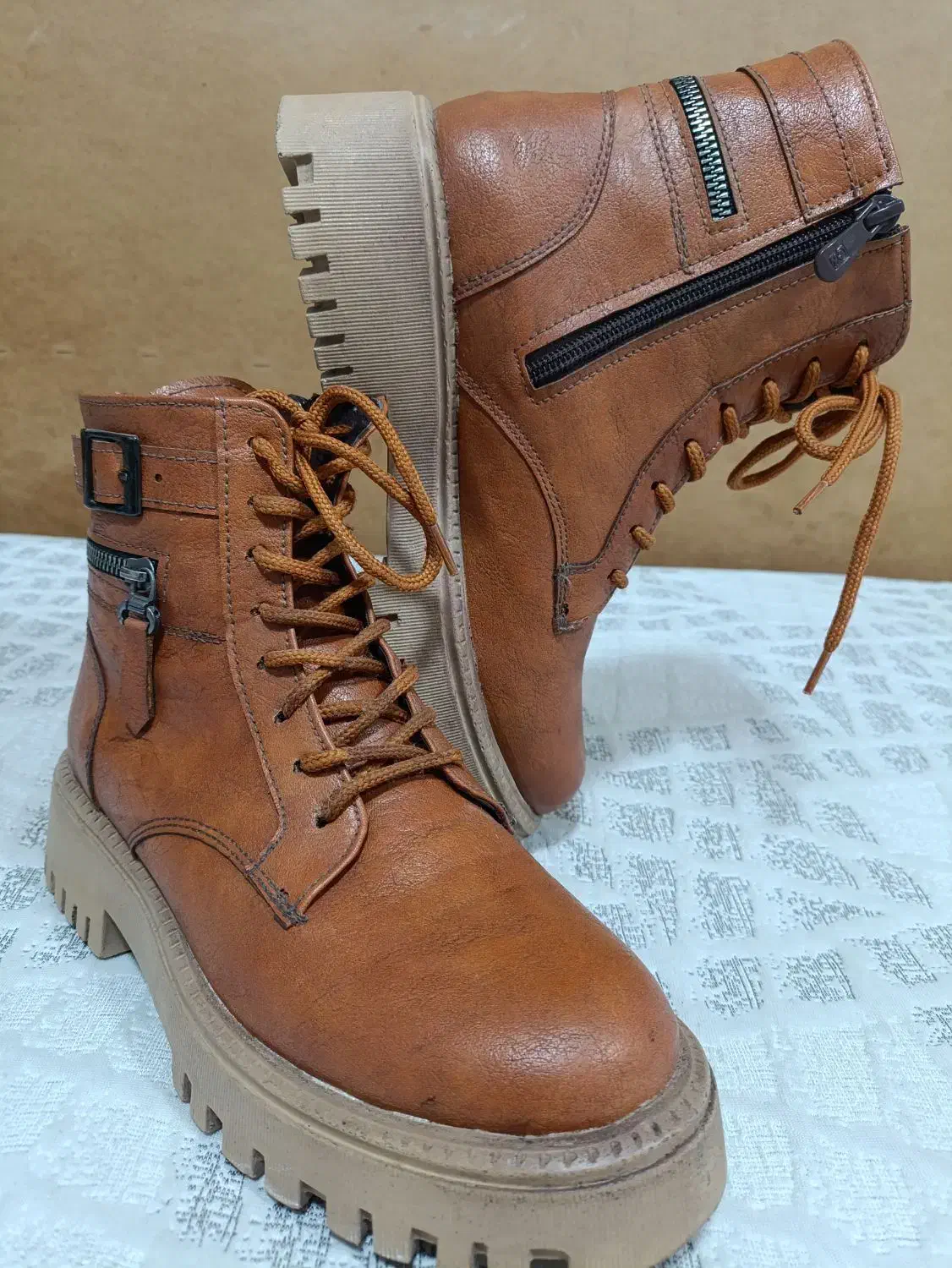 دو جفت نیم بوت زنانه|کیف، کفش، کمربند|نجفآباد, امیرآباد|دیوار