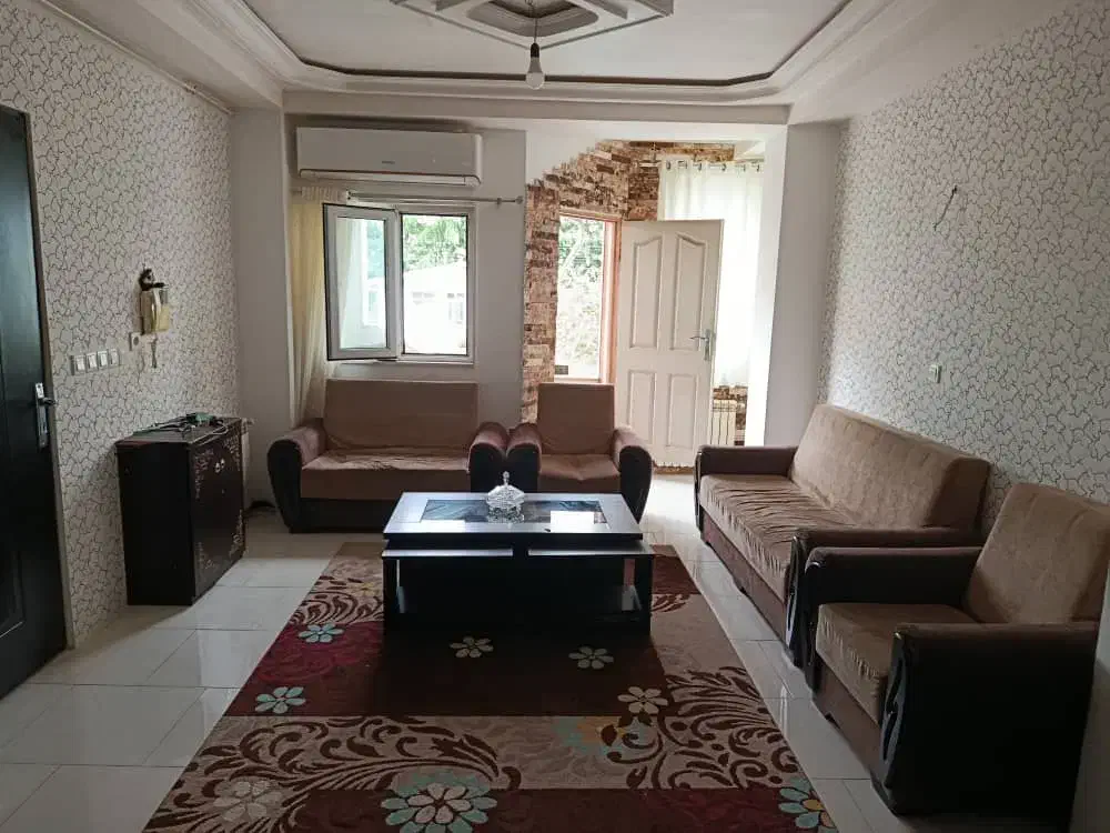 مبل ۷ نفره راحتی همراه میز وسط ۸۰۰۰۰۰۰ تومان|مبلمان خانگی و میز عسلی|بندر انزلی, ساحل قو|دیوار