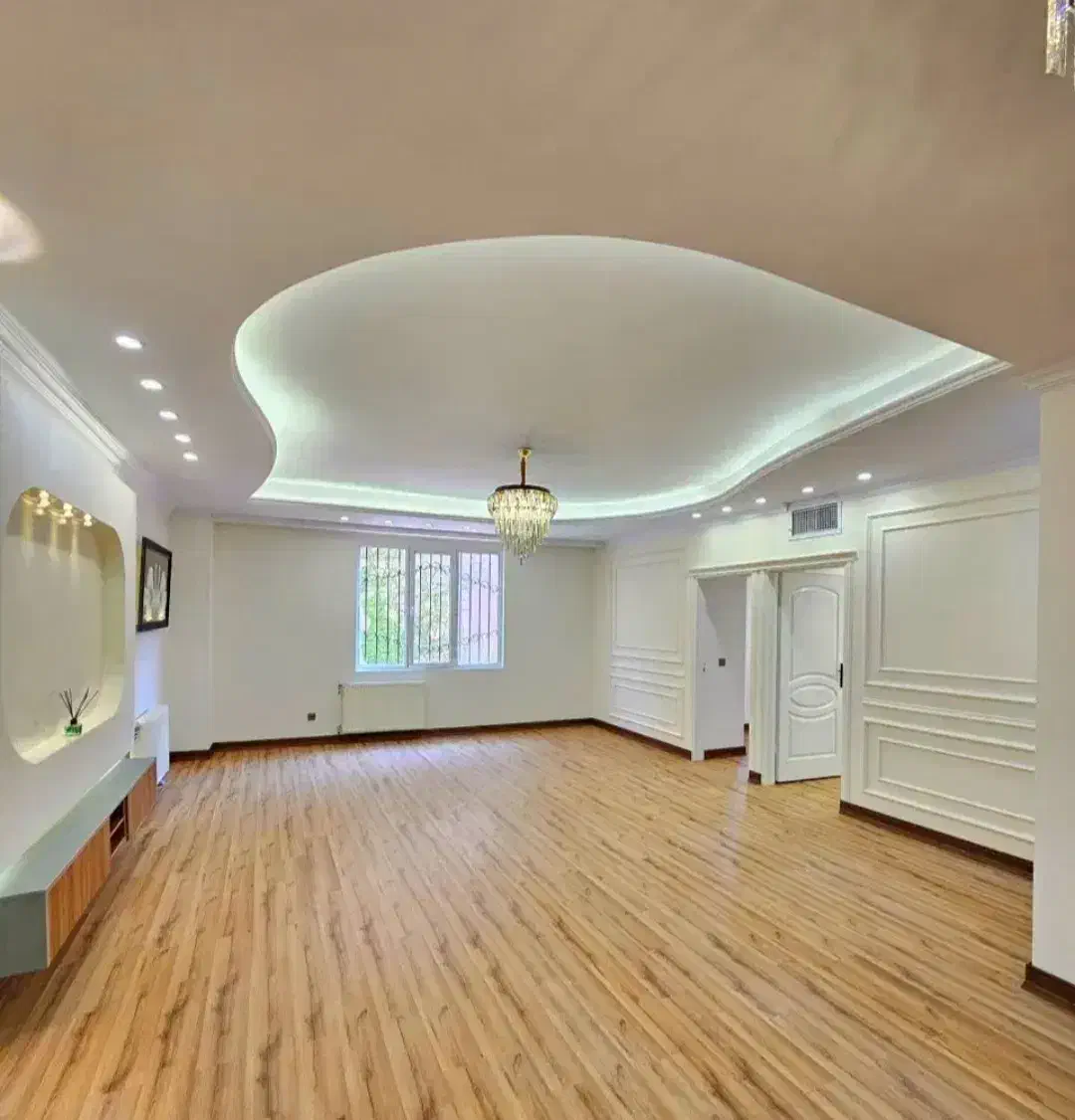 نشیمنی با شکوه کلاسیک و نورپردازی معاصر|فروش آپارتمان|تهران, یاخجی آباد|دیوار