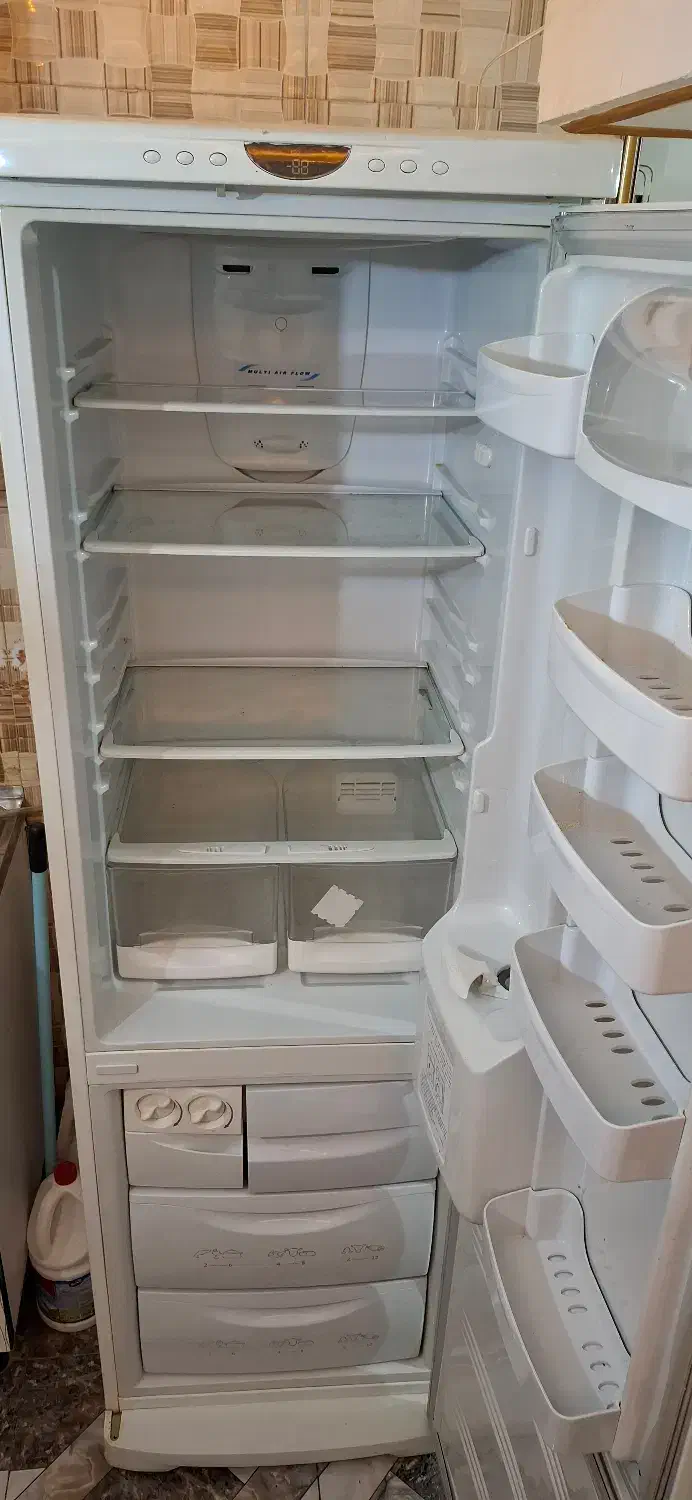 یخچال فریزر امرسان تمیزقیمت عالی نیاز به تعمیرجزئی|یخچال و فریزر|جلفا, |دیوار