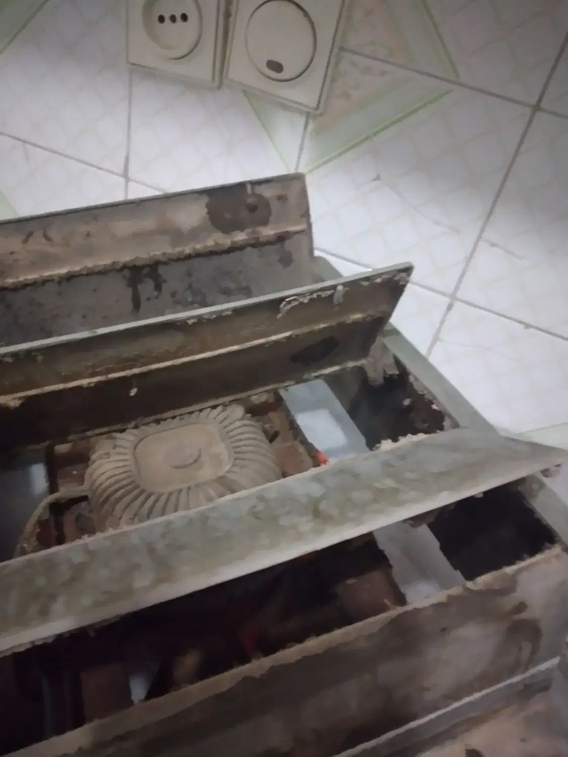 هوا کشی قدیمی سالم|پنکه و تصفیه‌کنندهٔ هوا|یزد, |دیوار