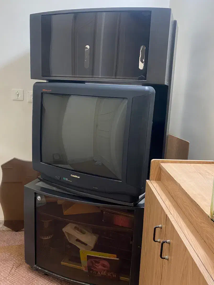 تلوزیون قدیمی با میز|تلویزیون و پروژکتور|اصفهان, سعادتآباد|دیوار