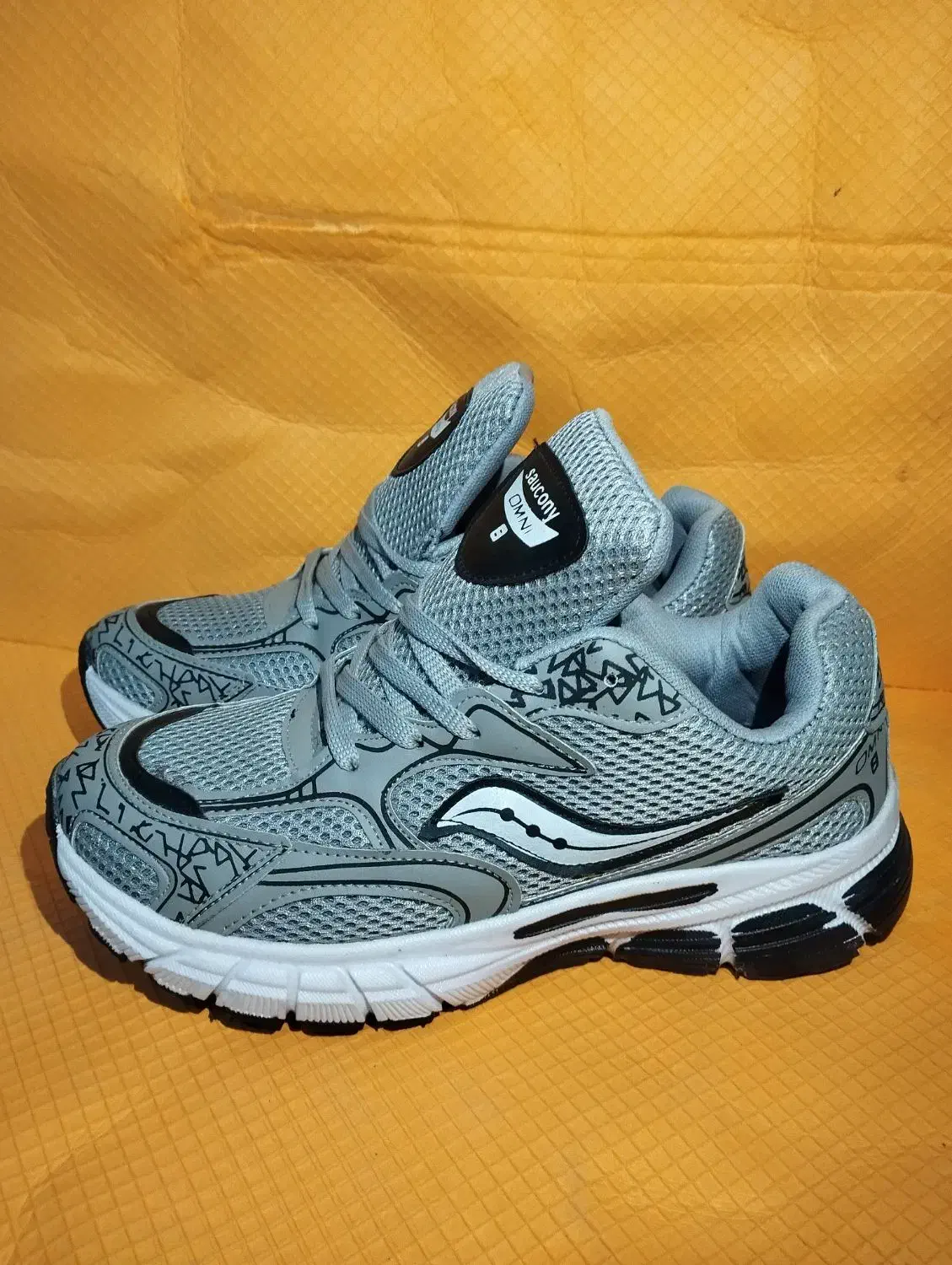 کتونی ساکونی 40|کیف، کفش، کمربند|رباط‌کریم, رباط‌کریم|دیوار