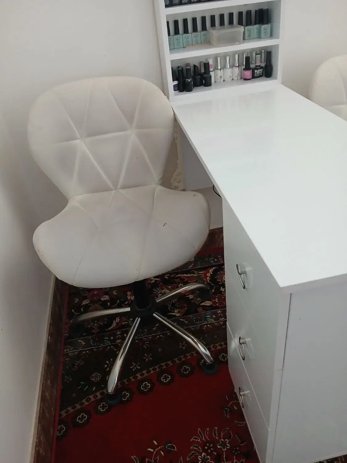 میز و صندلی ناخن‌|آرایشگاه و سالن‌های زیبایی|نجف‌آباد, شهید بهشتی|دیوار