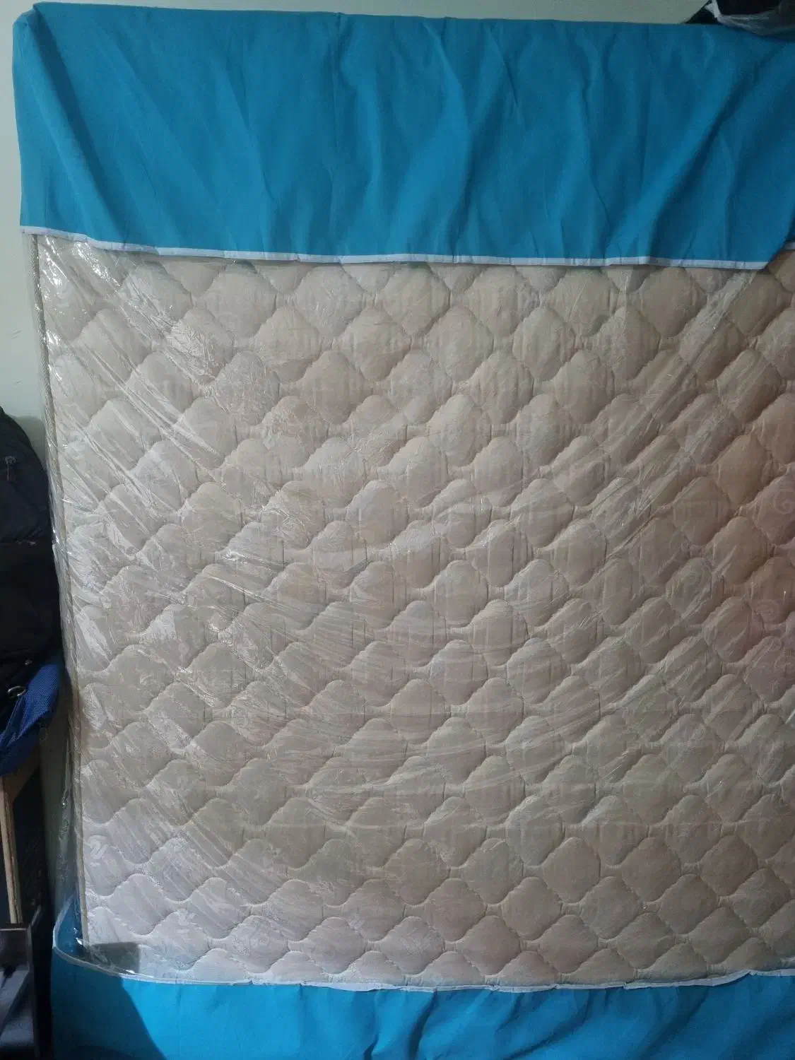 تشک دو نفره کرم رنگ|تخت و سرویس خواب|پرند, فاز ۳|دیوار