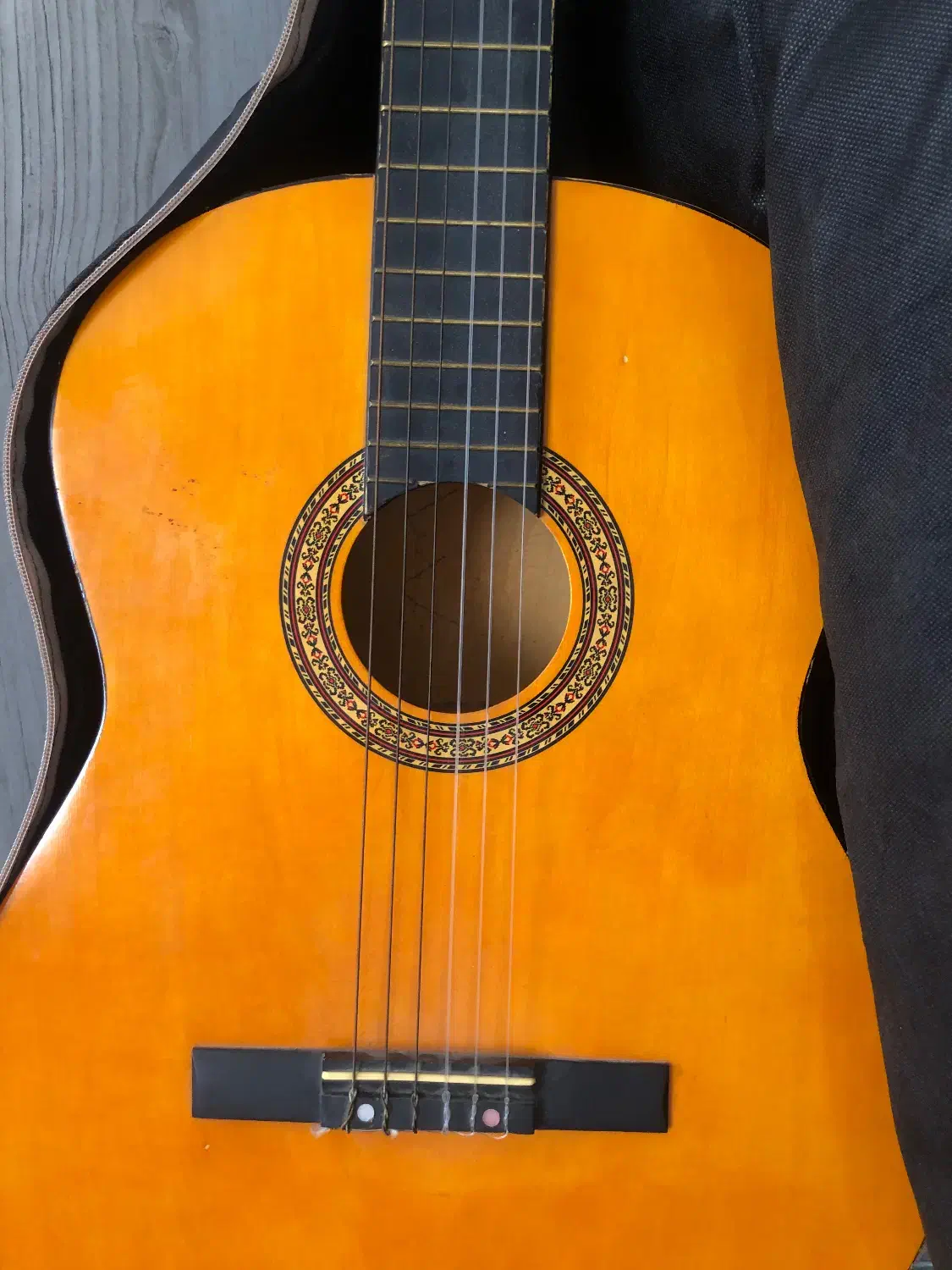 گیتار همراه با کیف|گیتار، بیس، امپلیفایر|سیلوانه, |دیوار