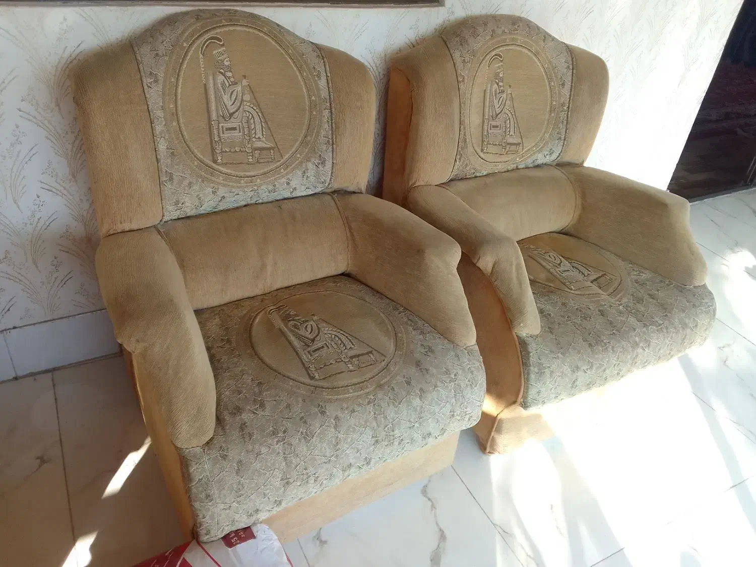 مبل هفت نفره رایگان|مبلمان خانگی و میز عسلی|لاهیجان, بازکیاگوراب|دیوار