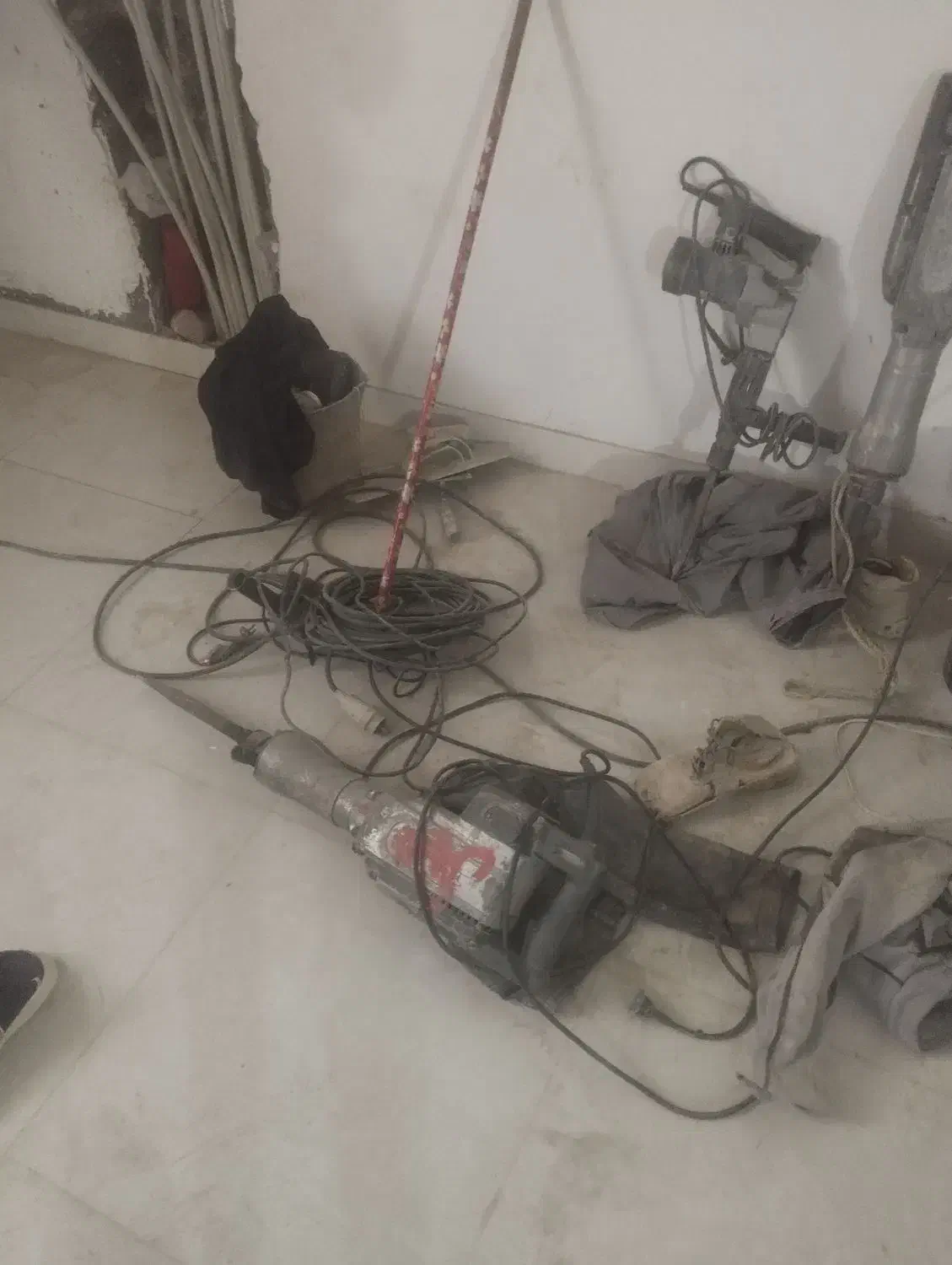 کلیه کار ساختمان تخریب کاری ، ایزوگام ،تمیز کاری|خدمات پیشه و مهارت|بوشهر, |دیوار