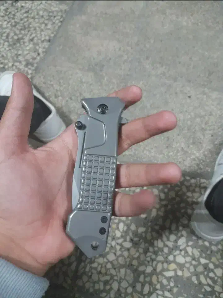 چاقو کارد|کوهنوردی و کمپینگ|شیراز, کوشک میدان|دیوار