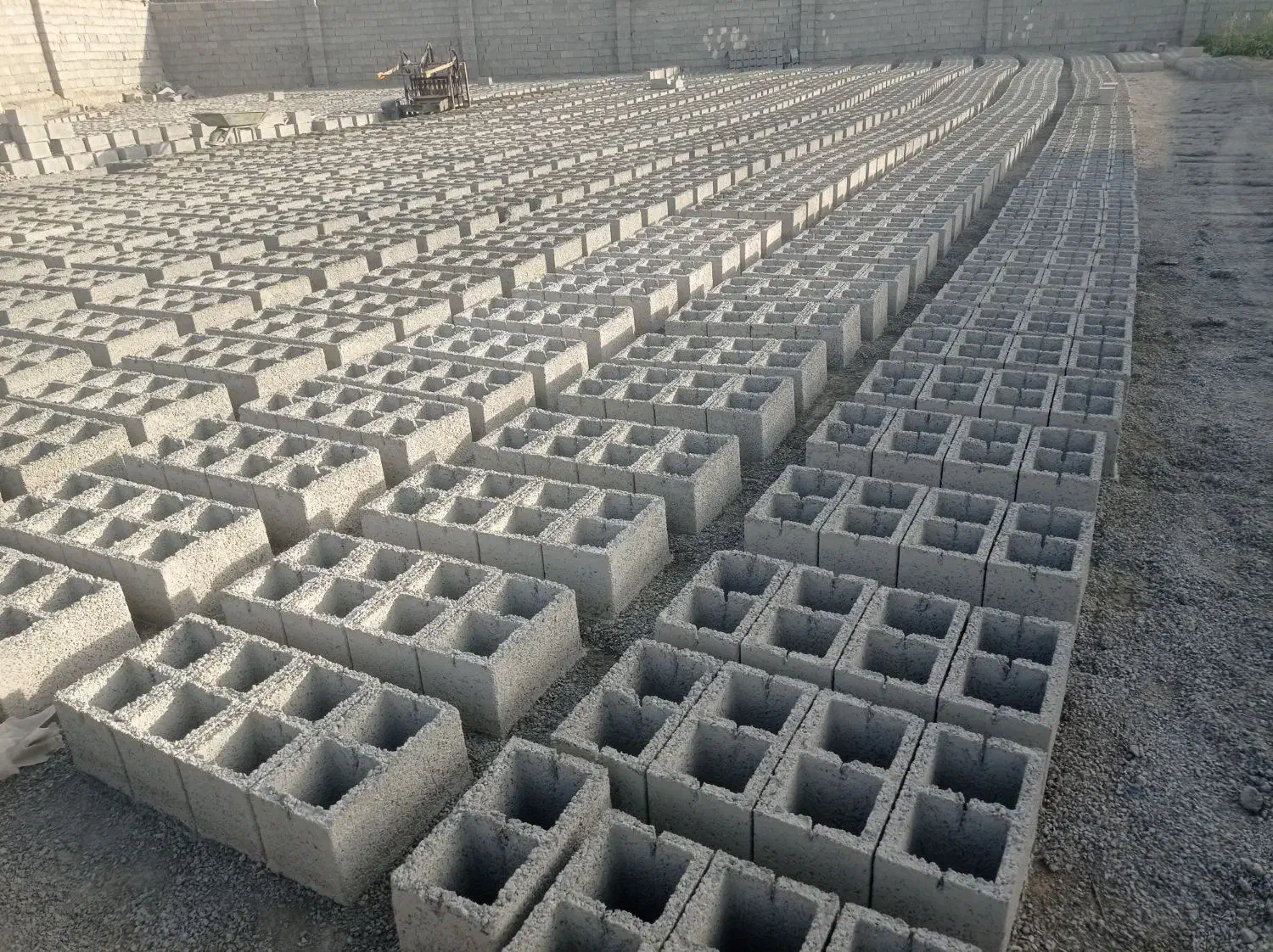 فروش بلوک باکیفیت وپرسیمان|مصالح و تجهیزات ساختمان|سراوان, |دیوار