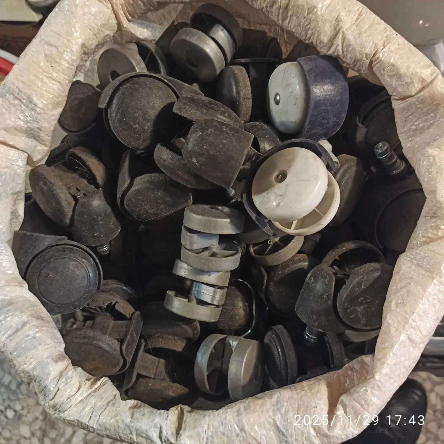 چرخ صندلی|صندلی و نیمکت|تهران, سنائی|دیوار