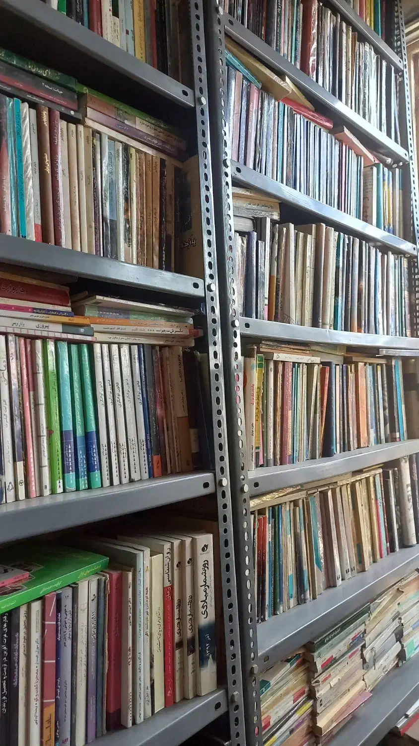 کتاب کتاب|کتاب و مجله ادبی|شیراز, زند|دیوار