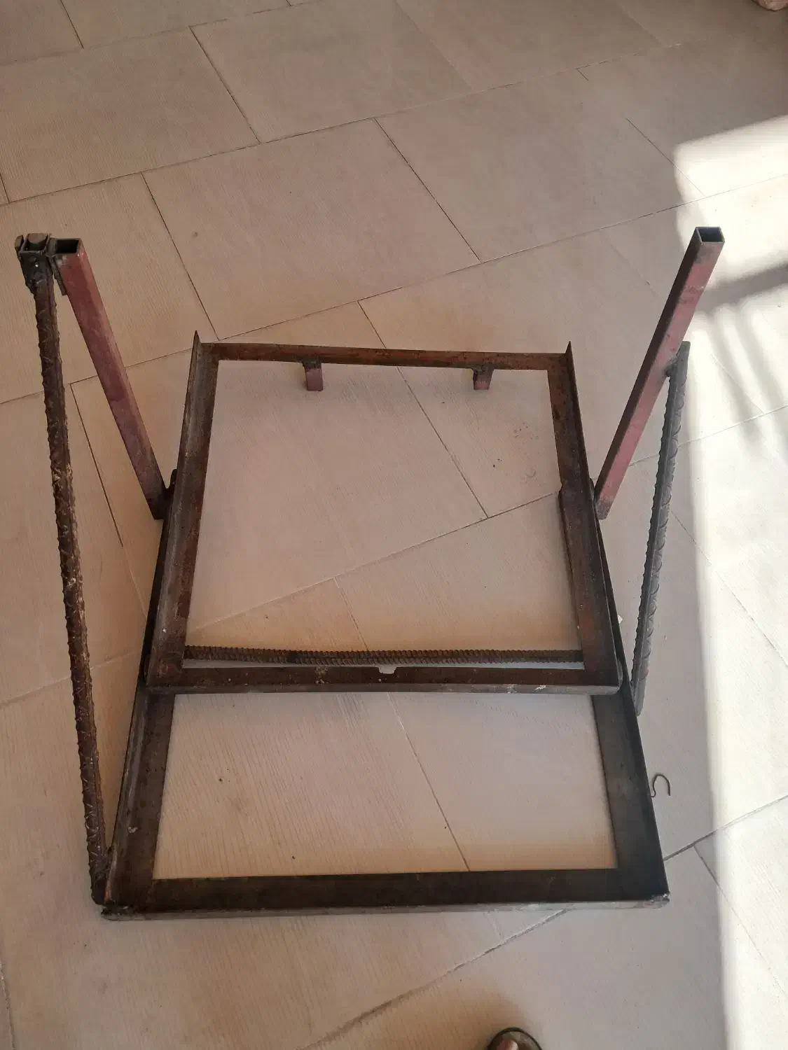 پایه کولر گازی پنجره ای.|کولر گازی و فن‌کوئل|ایزدشهر, |دیوار