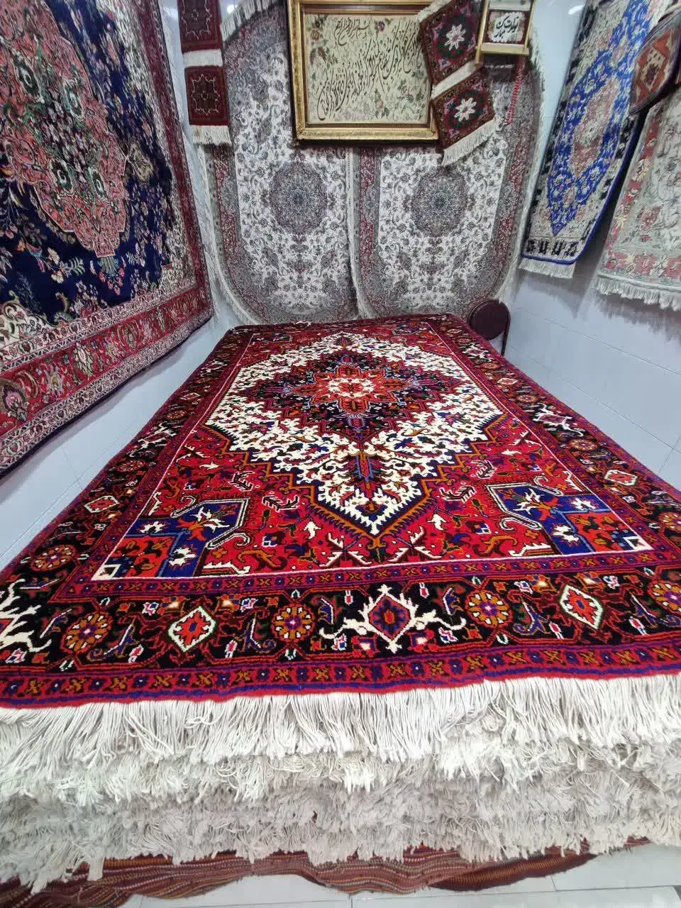 فرش های گوناگون ۳در۲|فرش|مراغه, |دیوار