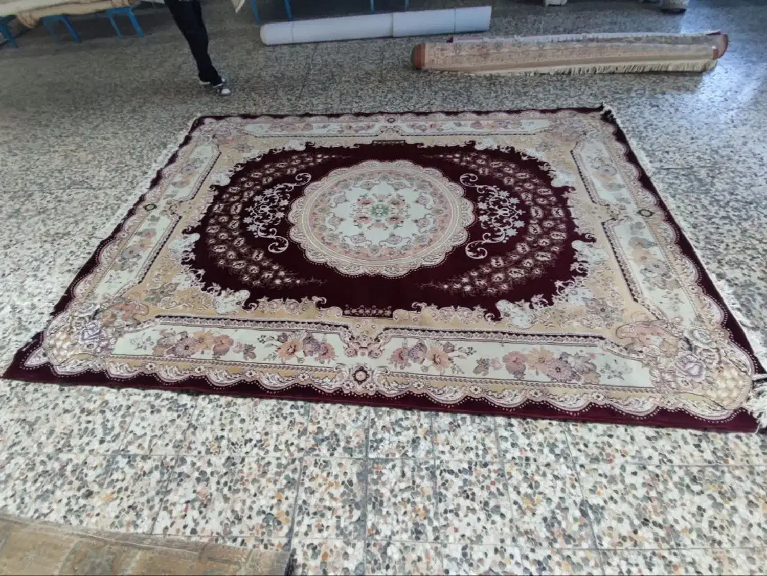 دو تخته فرش در حد نو|فرش|تیران, |دیوار