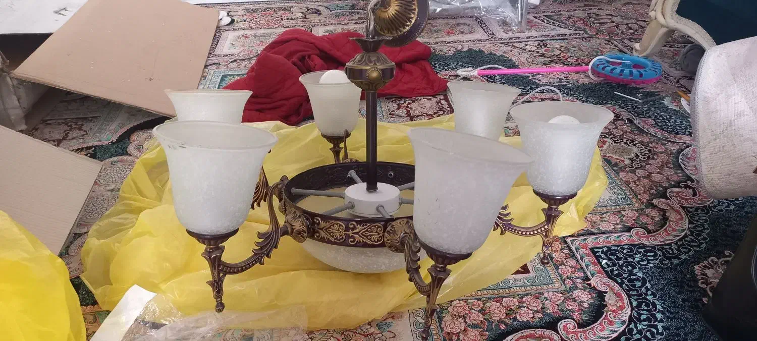 لوستر نو و تمیز|لوستر و چراغ آویز|قدس, شهر‌قدس|دیوار