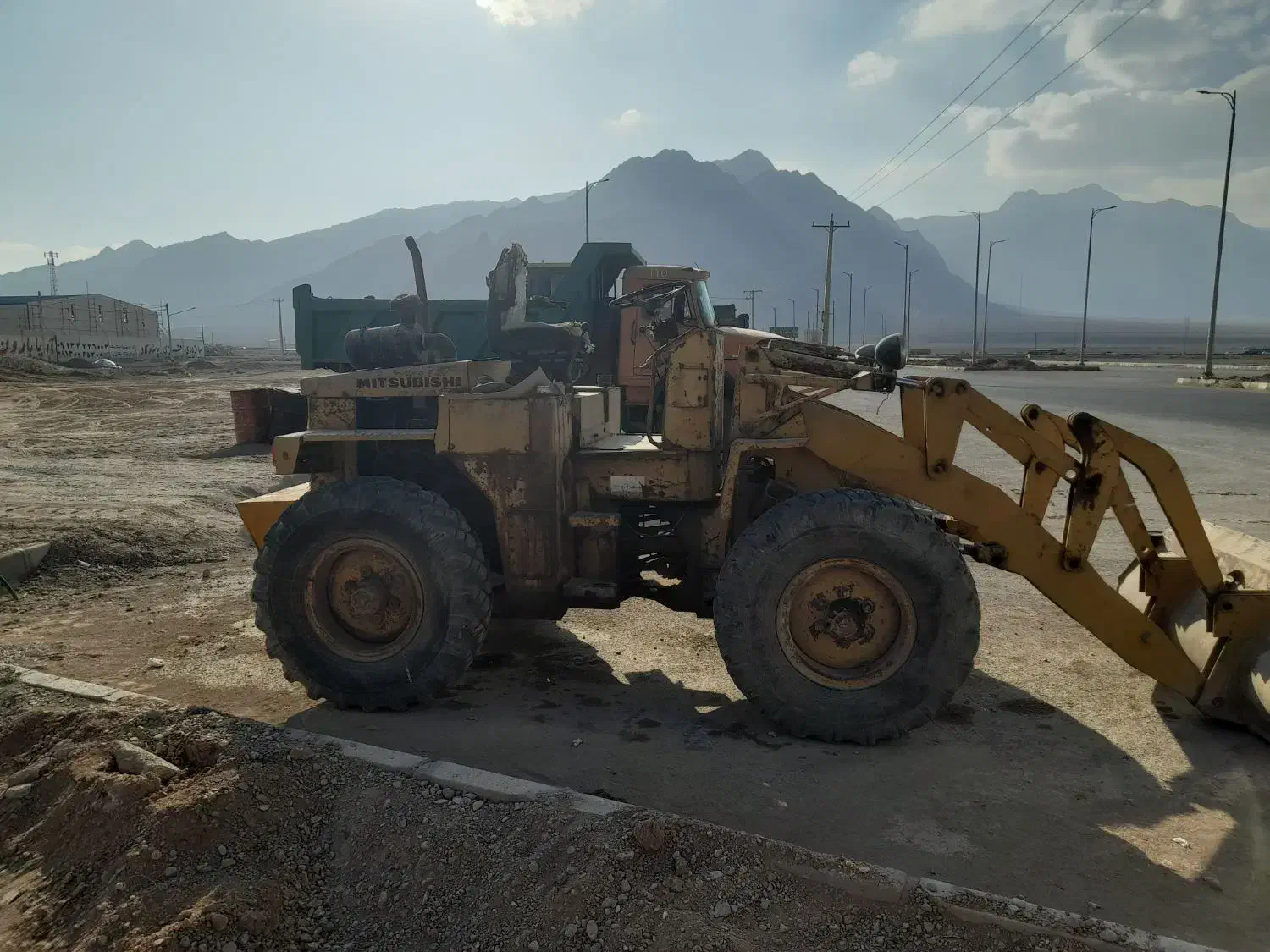 لودر میتسوبشی کمرشکن|خودرو سنگین|یزد, |دیوار