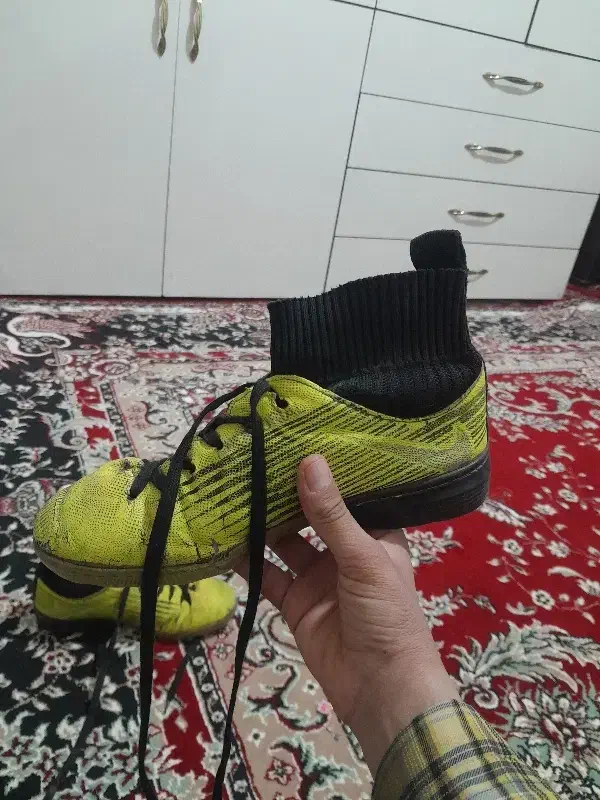 کفش|کیف، کفش، کمربند|طاغنکوه, |دیوار