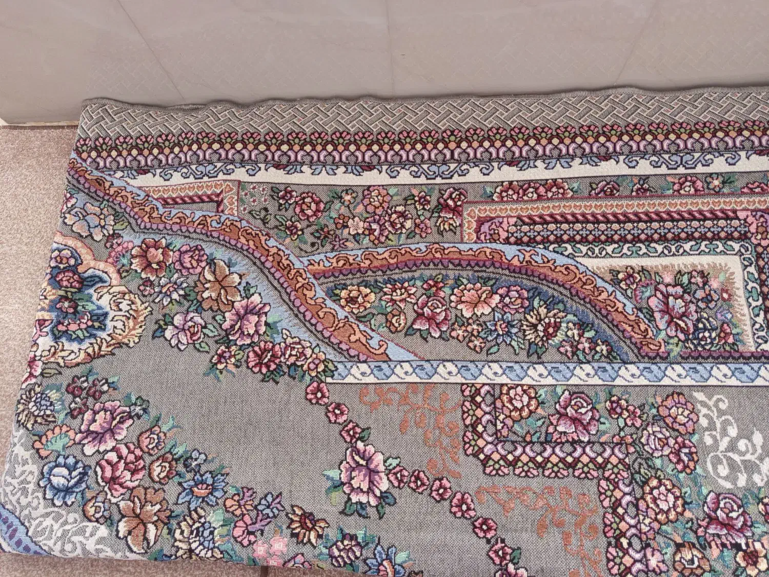 دو عدد روفرشی|روفرشی|بهار, |دیوار