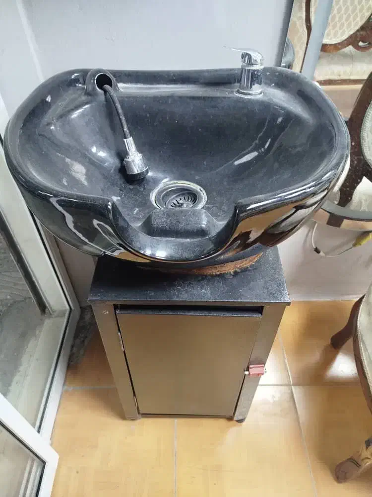 تعدادی وسایل آرایشگاه|آرایشگاه و سالن‌های زیبایی|اسلام‌شهر, باغ فیض|دیوار