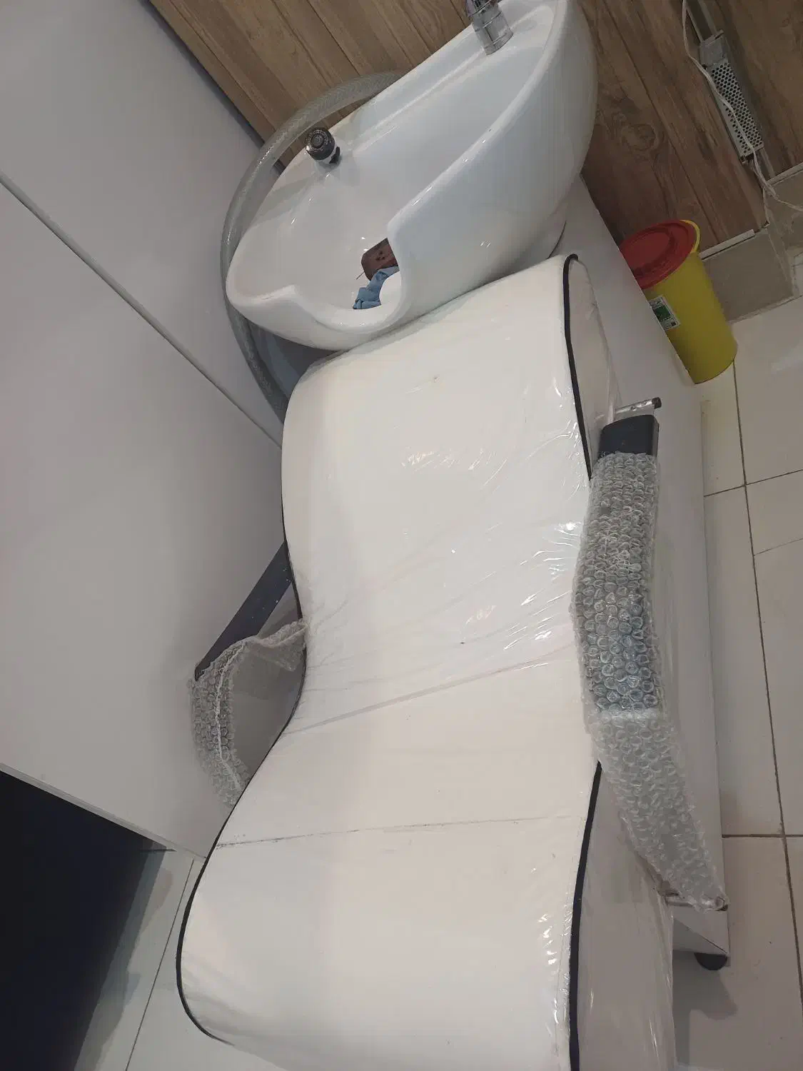 سرشور همراه شیرالات و شلنگ|آرایشگاه و سالن‌های زیبایی|اندیشه, اندیشه فاز ۴|دیوار