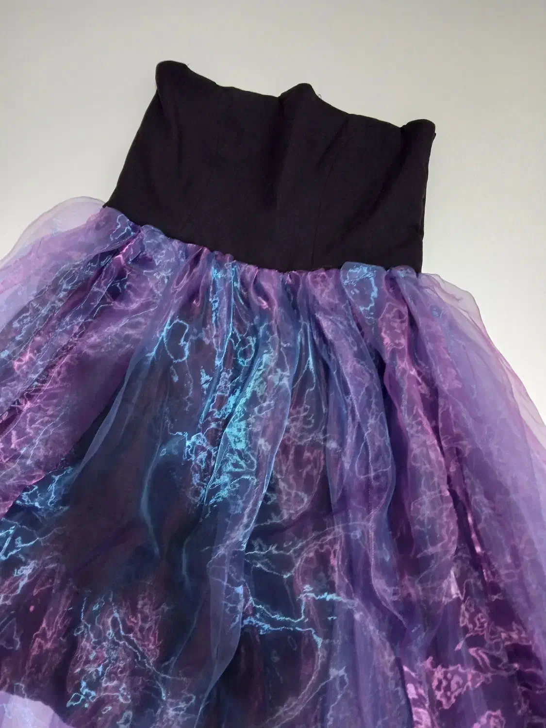 پیراهن|لباس|نکا, |دیوار