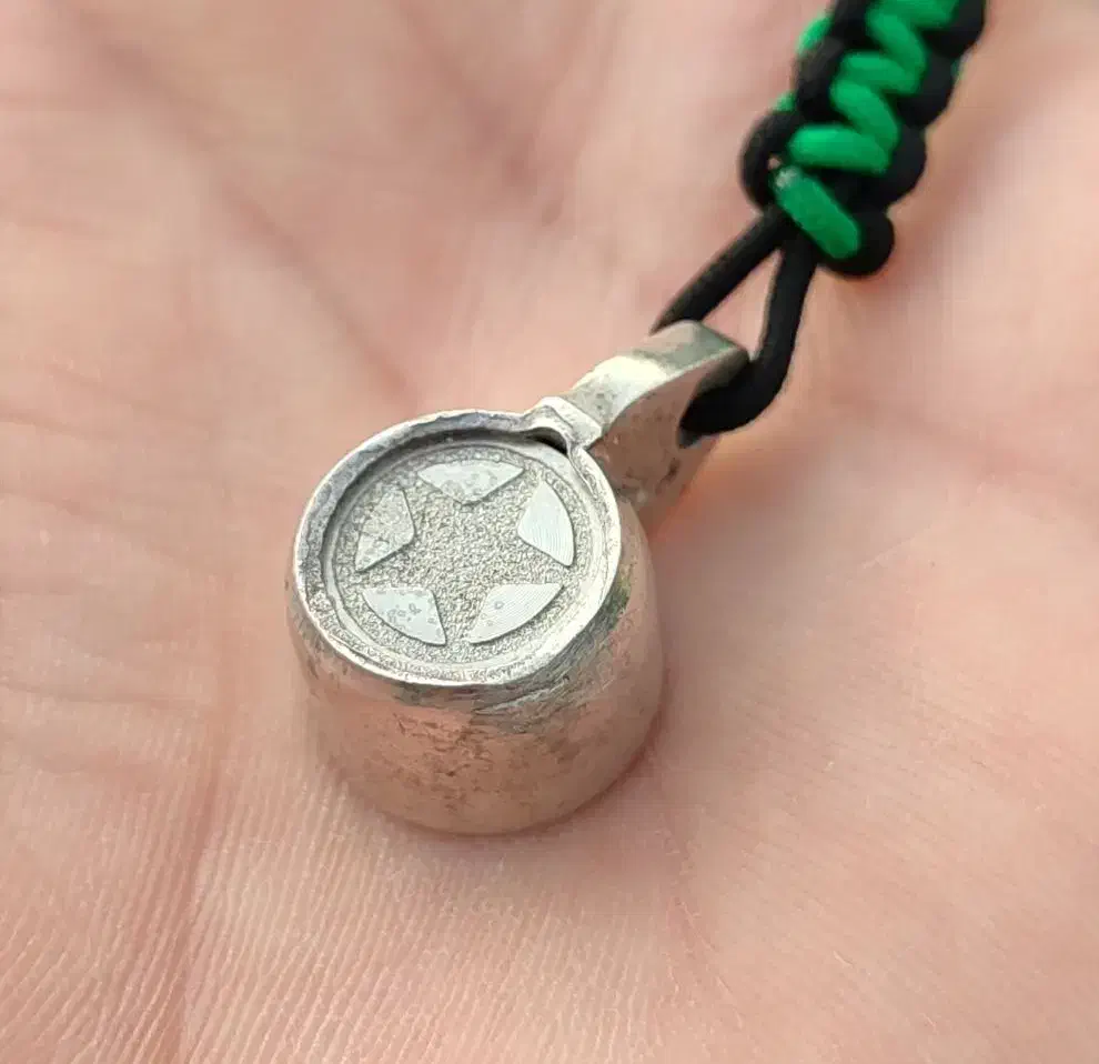 گردنی نقره حرز|بدلیجات|تهران, نیروی هوایی (پیروزی)|دیوار