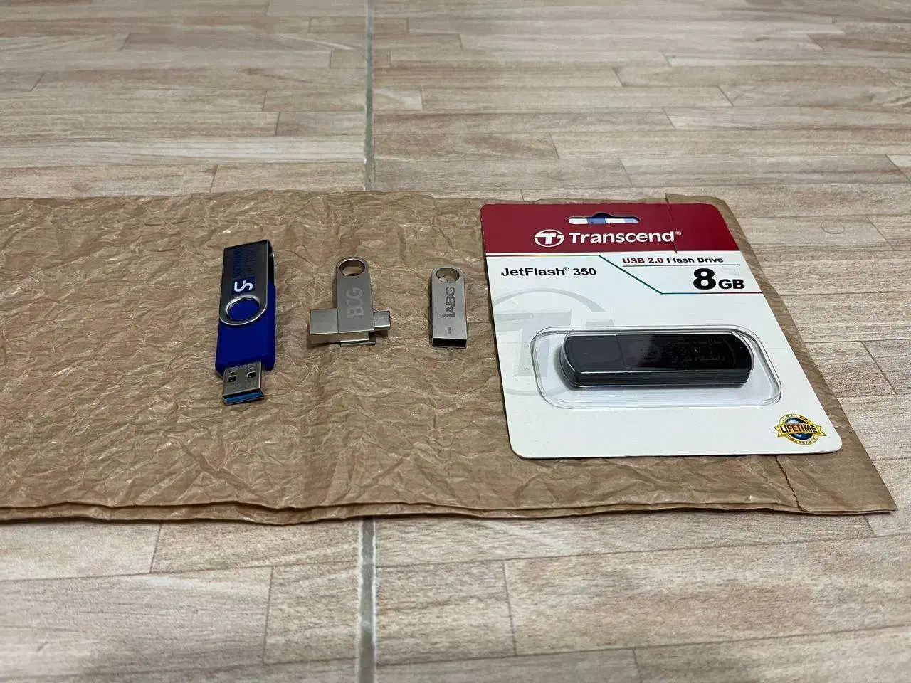 فلش مموری|قطعات و لوازم جانبی رایانه|فومن, |دیوار