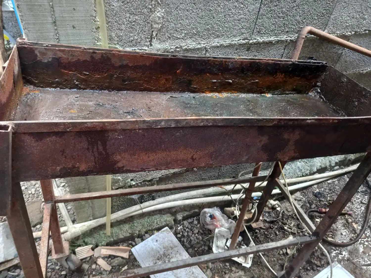 منقل زغالی|ظروف پخت‌وپز|بندر انزلی, گیلار|دیوار