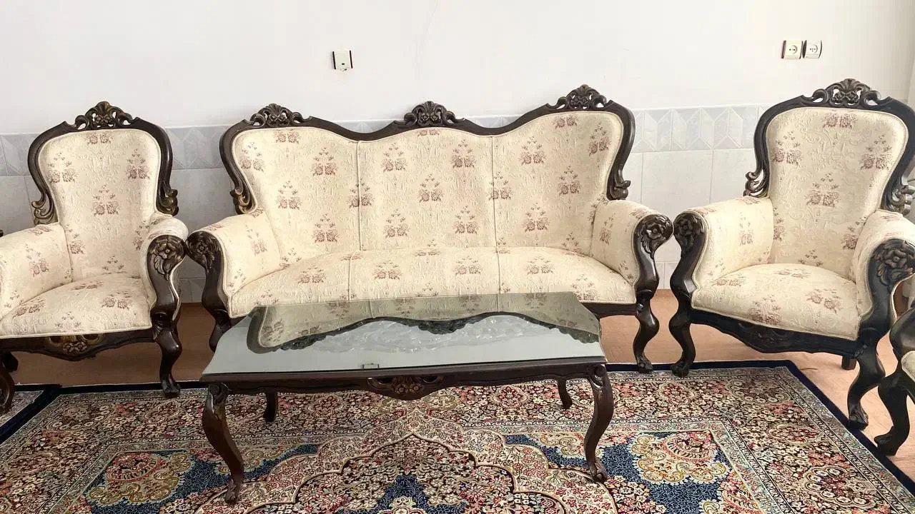 مبل ۹نفره سلطنتی|مبلمان خانگی و میز عسلی|تربت جام, کلالی|دیوار
