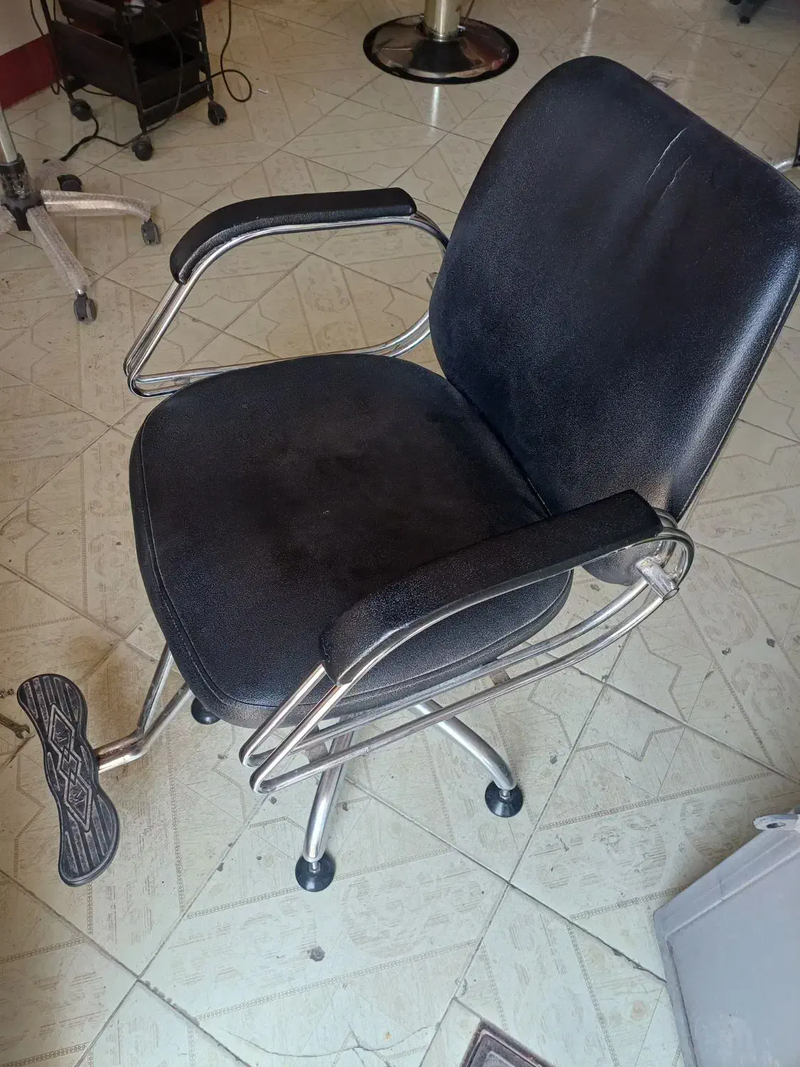 صندلی آرایشگاه|آرایشگاه و سالنهای زیبایی|فولادشهر, B6|دیوار